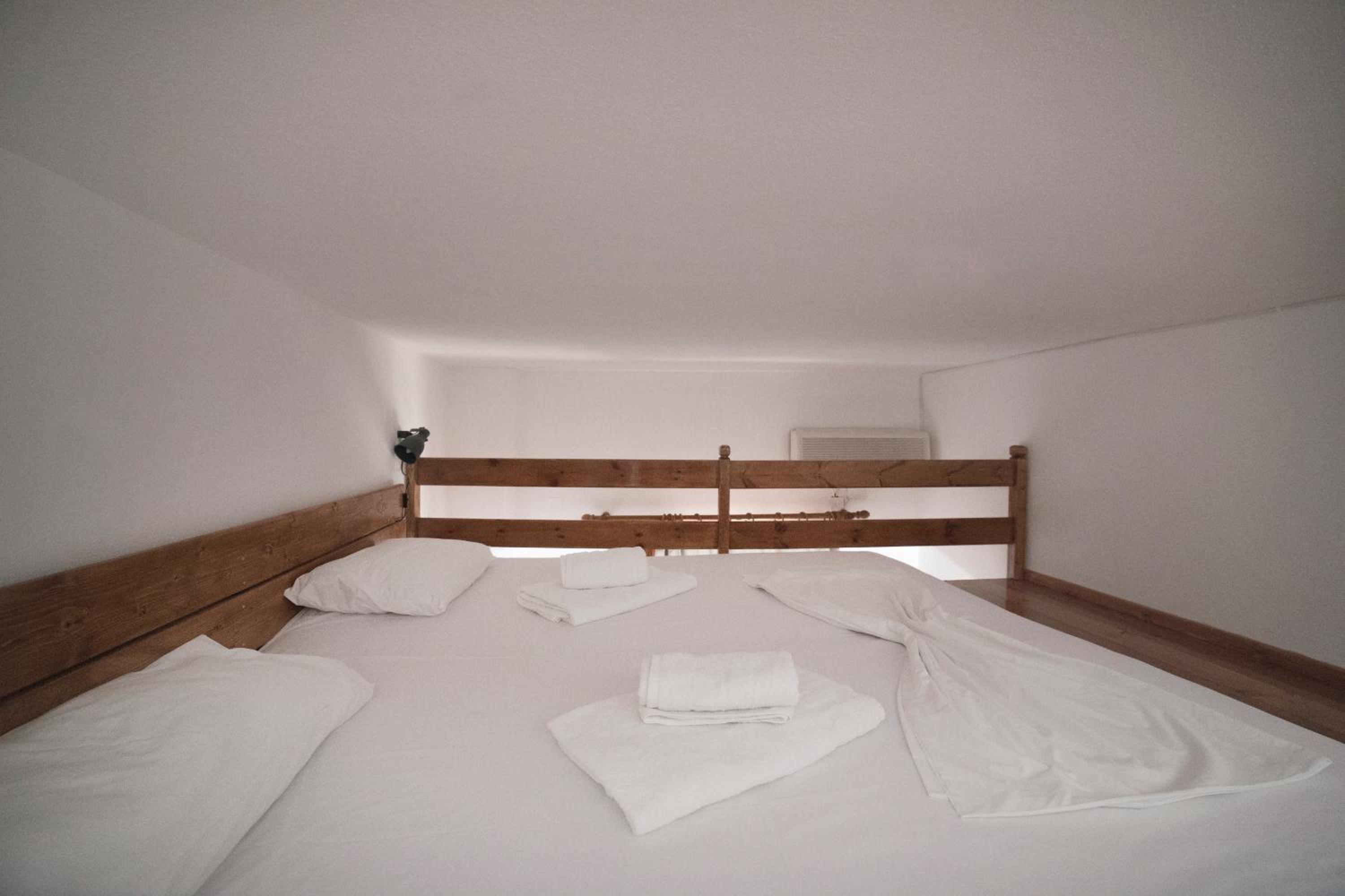 Quadruple Room - Photo 11