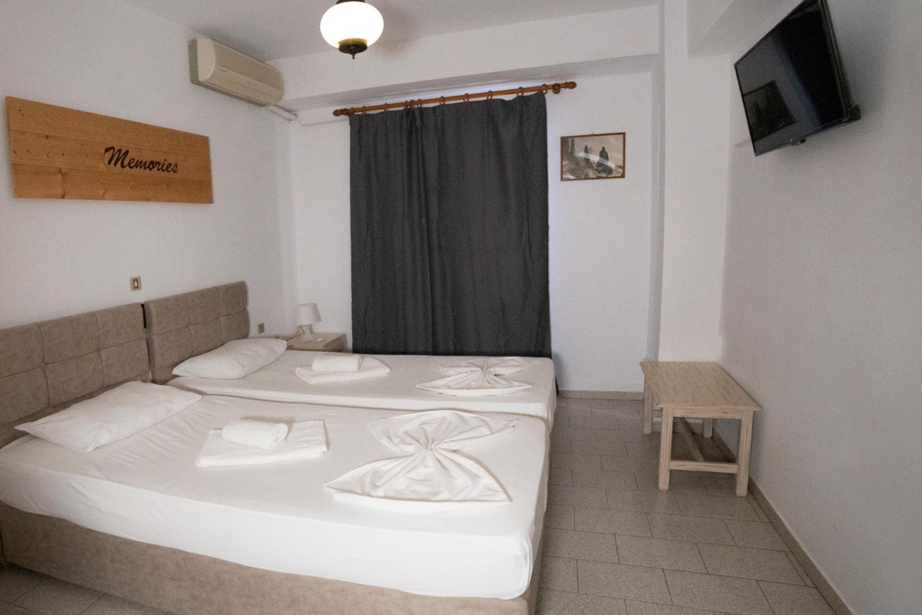 Standard Twin Room - Photo 1