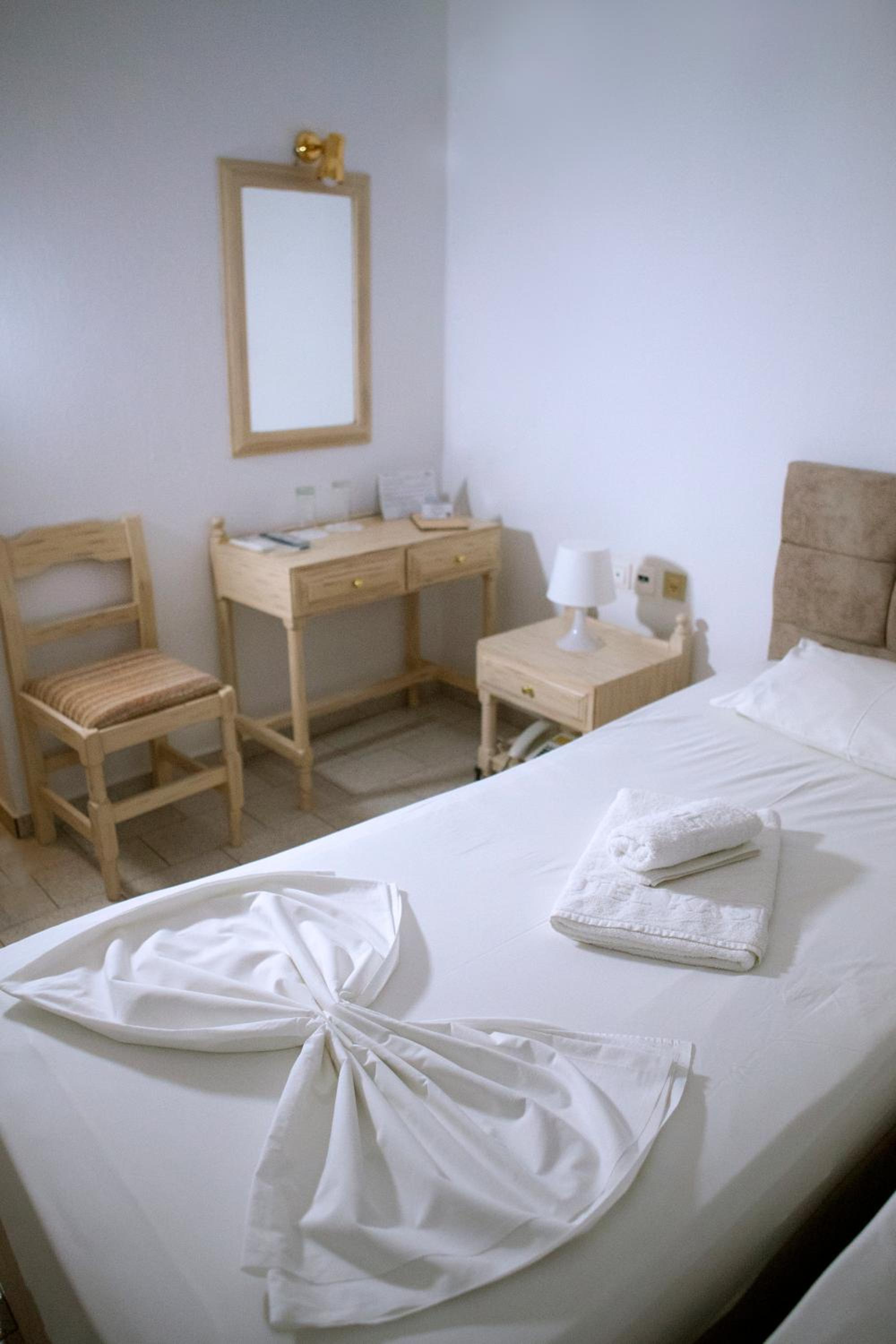 Standard Twin Room - Photo 3