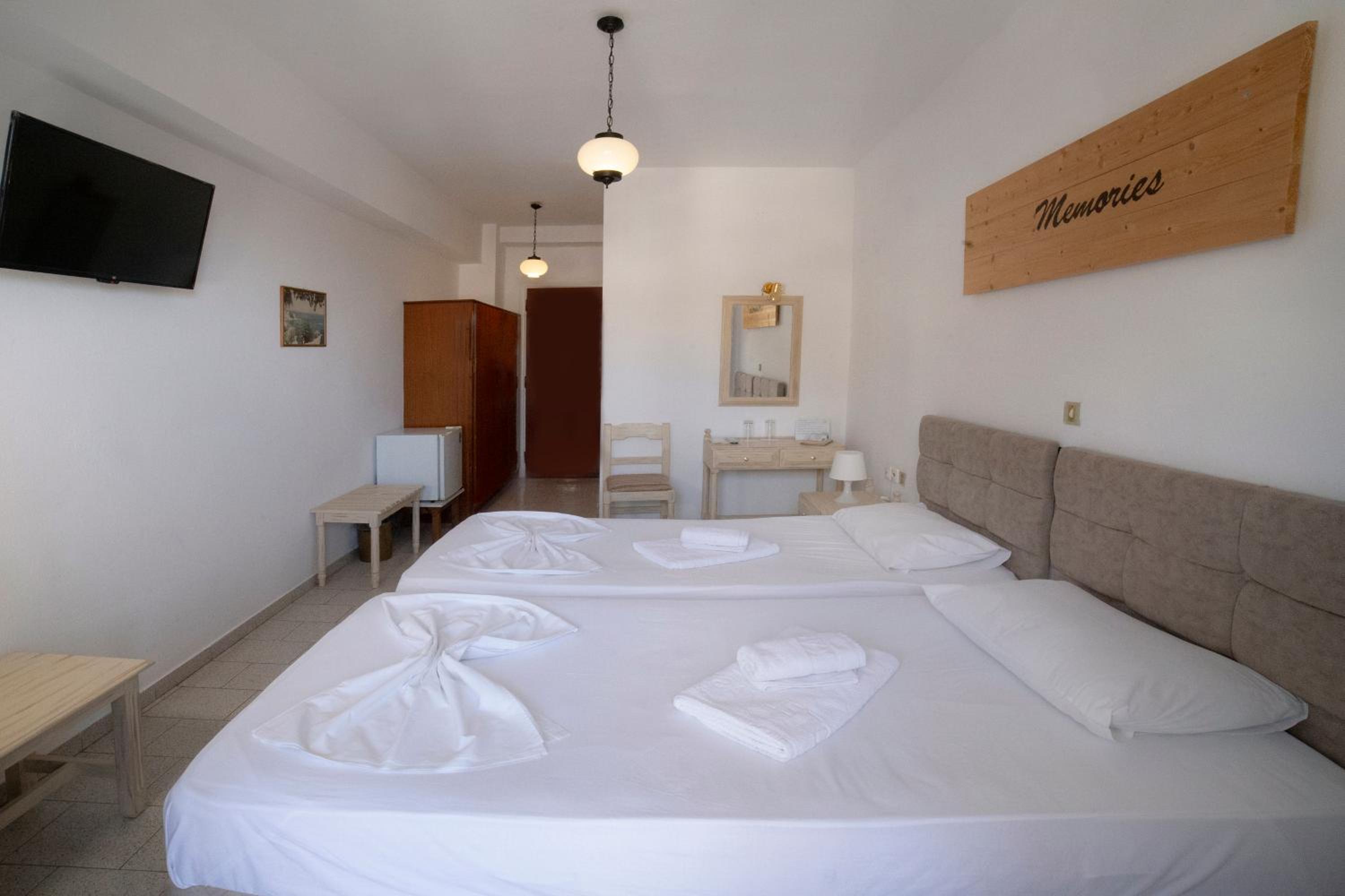 Standard Twin Room - Photo 6