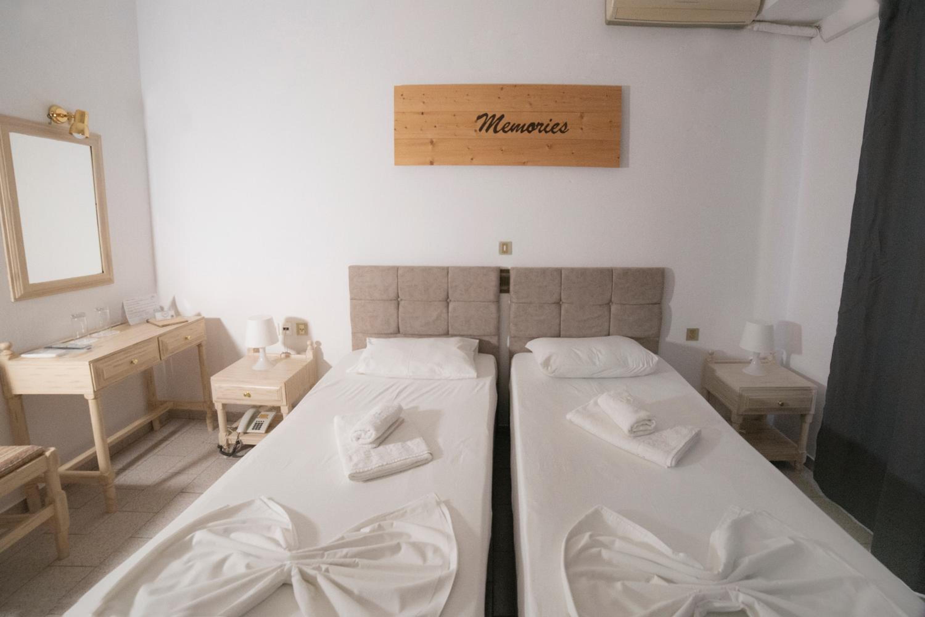 Standard Twin Room - Photo 8