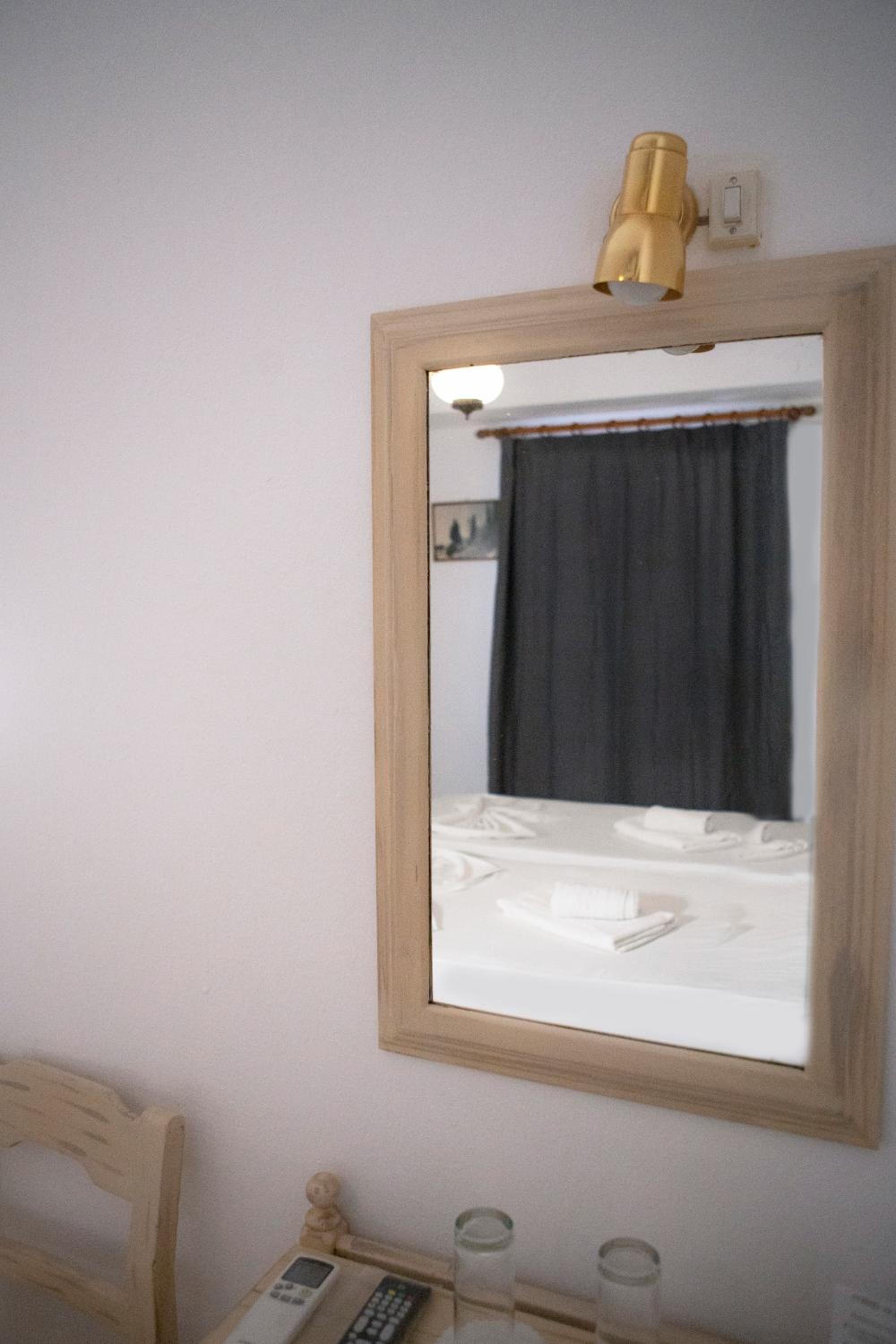 Standard Twin Room - Photo 9