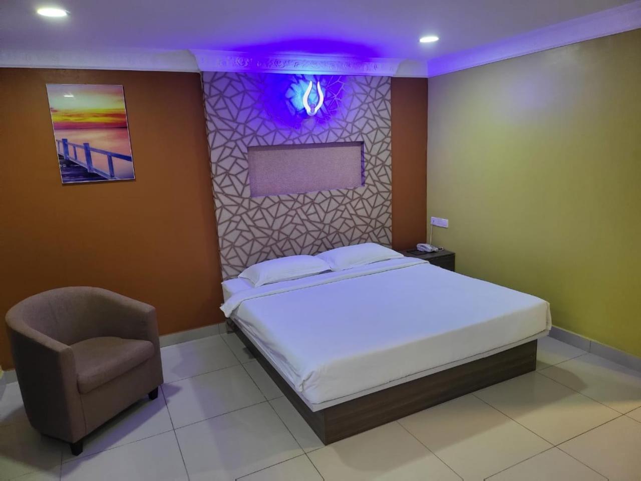 Deluxe Queen Room