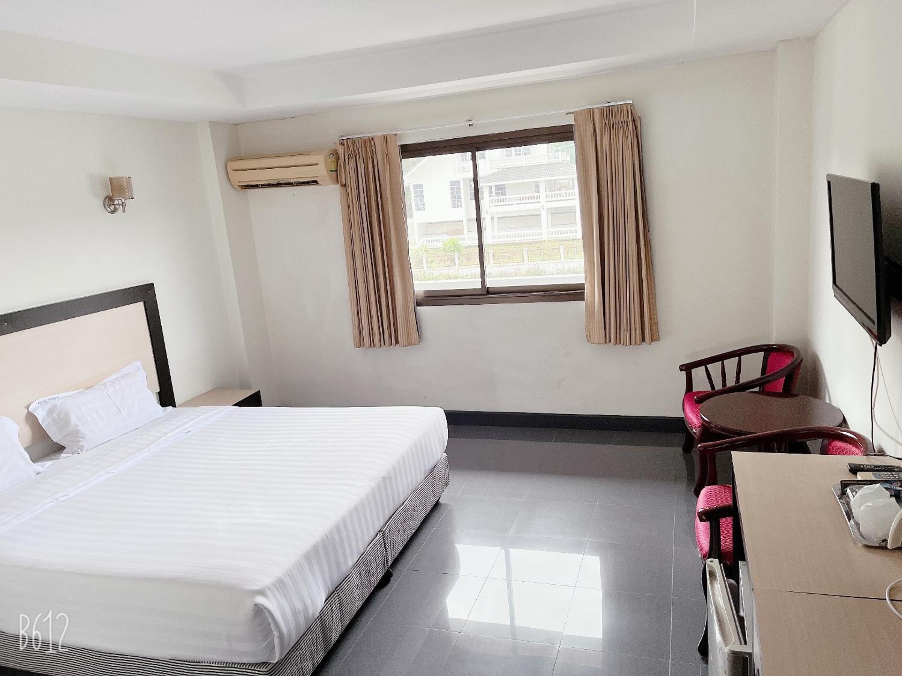 Deluxe Queen Room