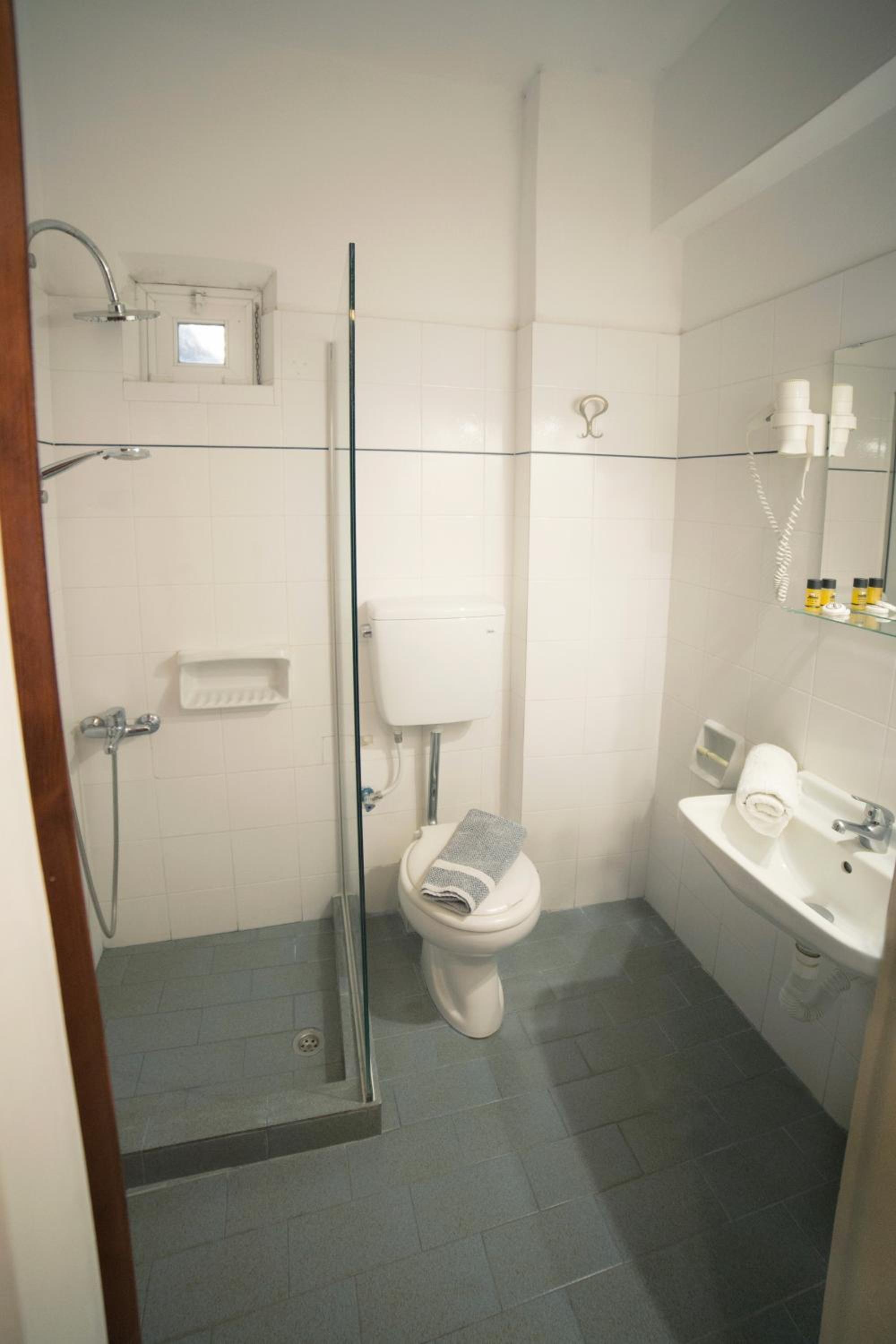 Double Room - Photo 13