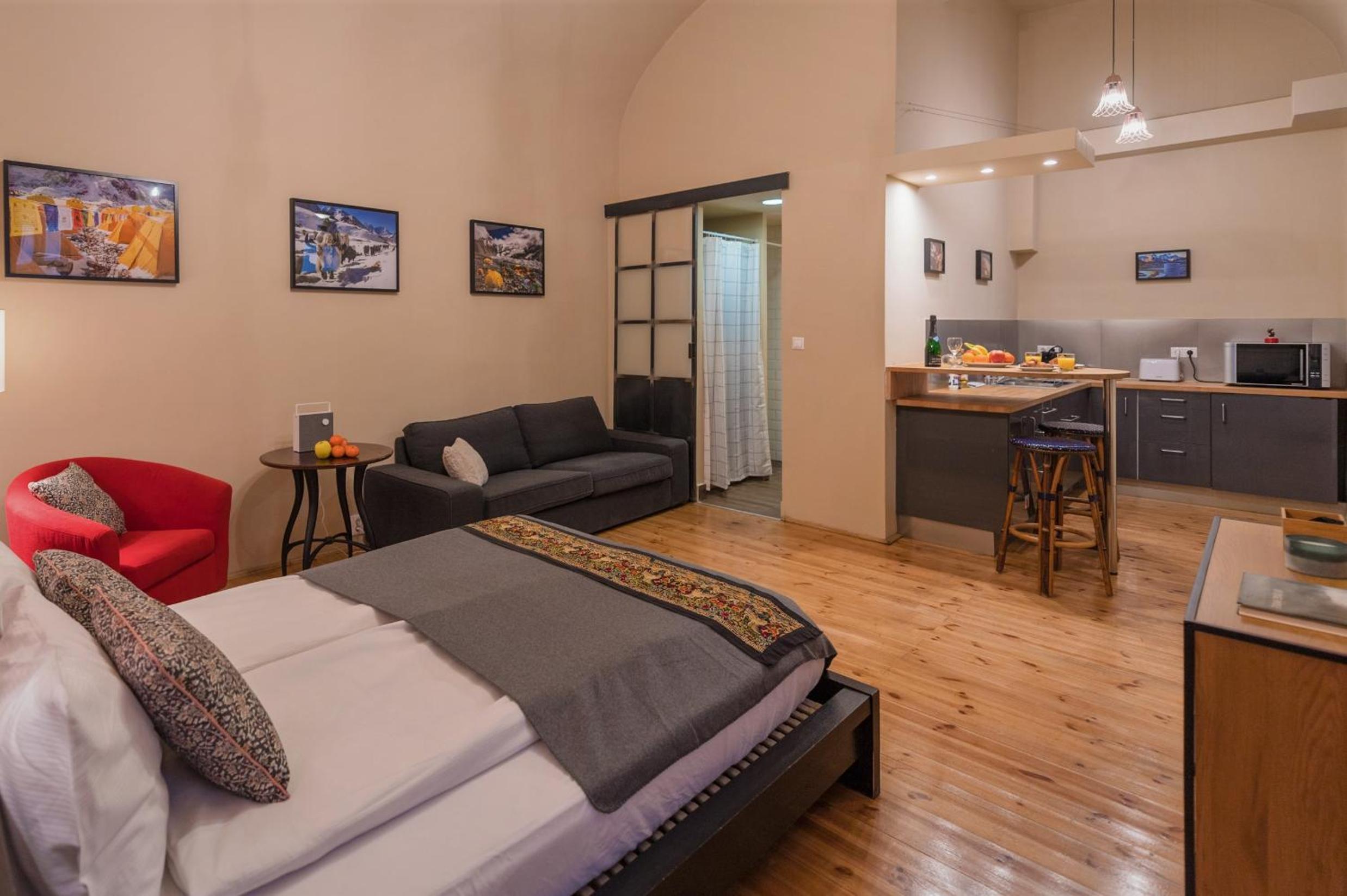 One-Bedroom Apartment