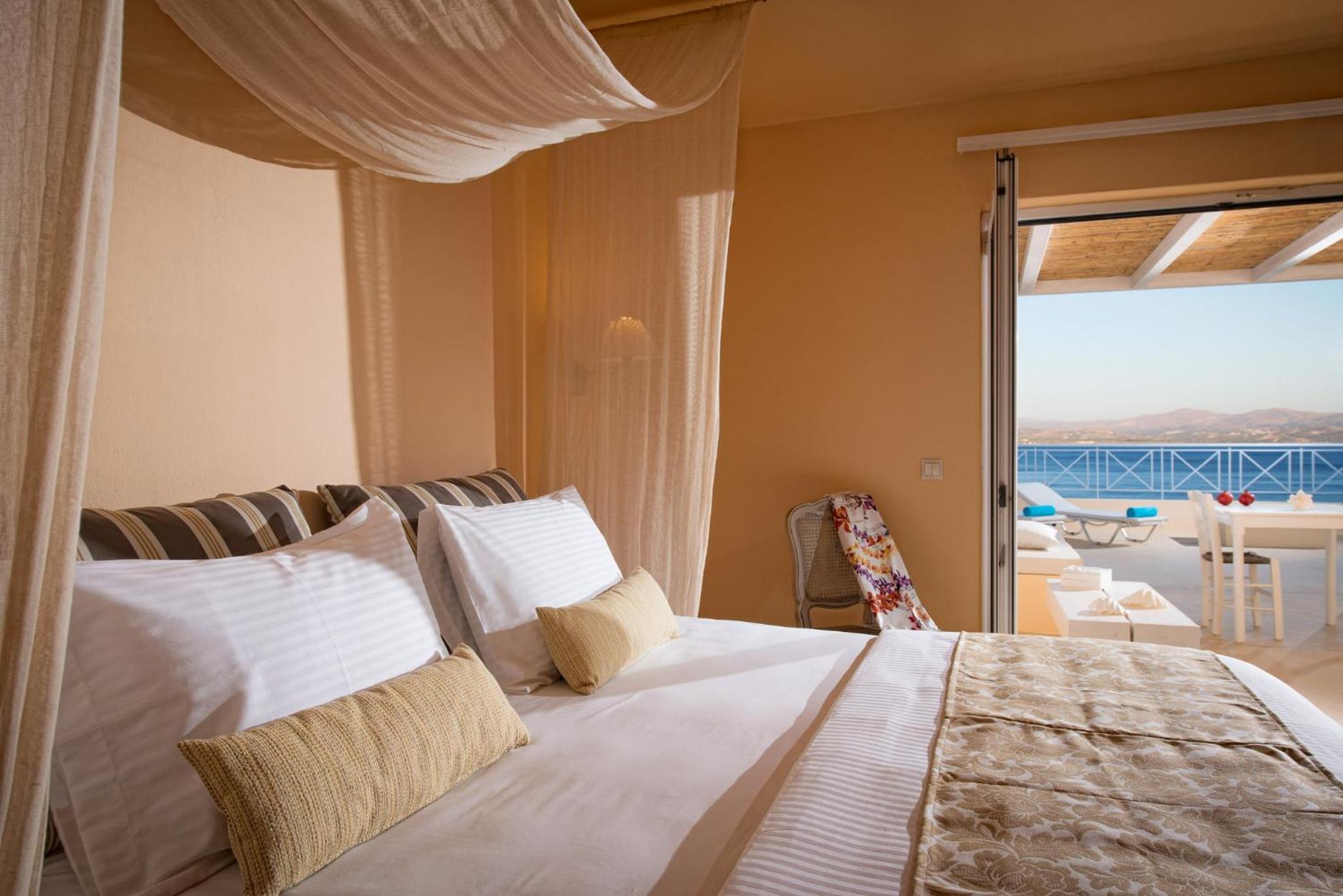  Deluxe Penthouse Suite with Panoramic Sea View & Outdoor Hot Tub