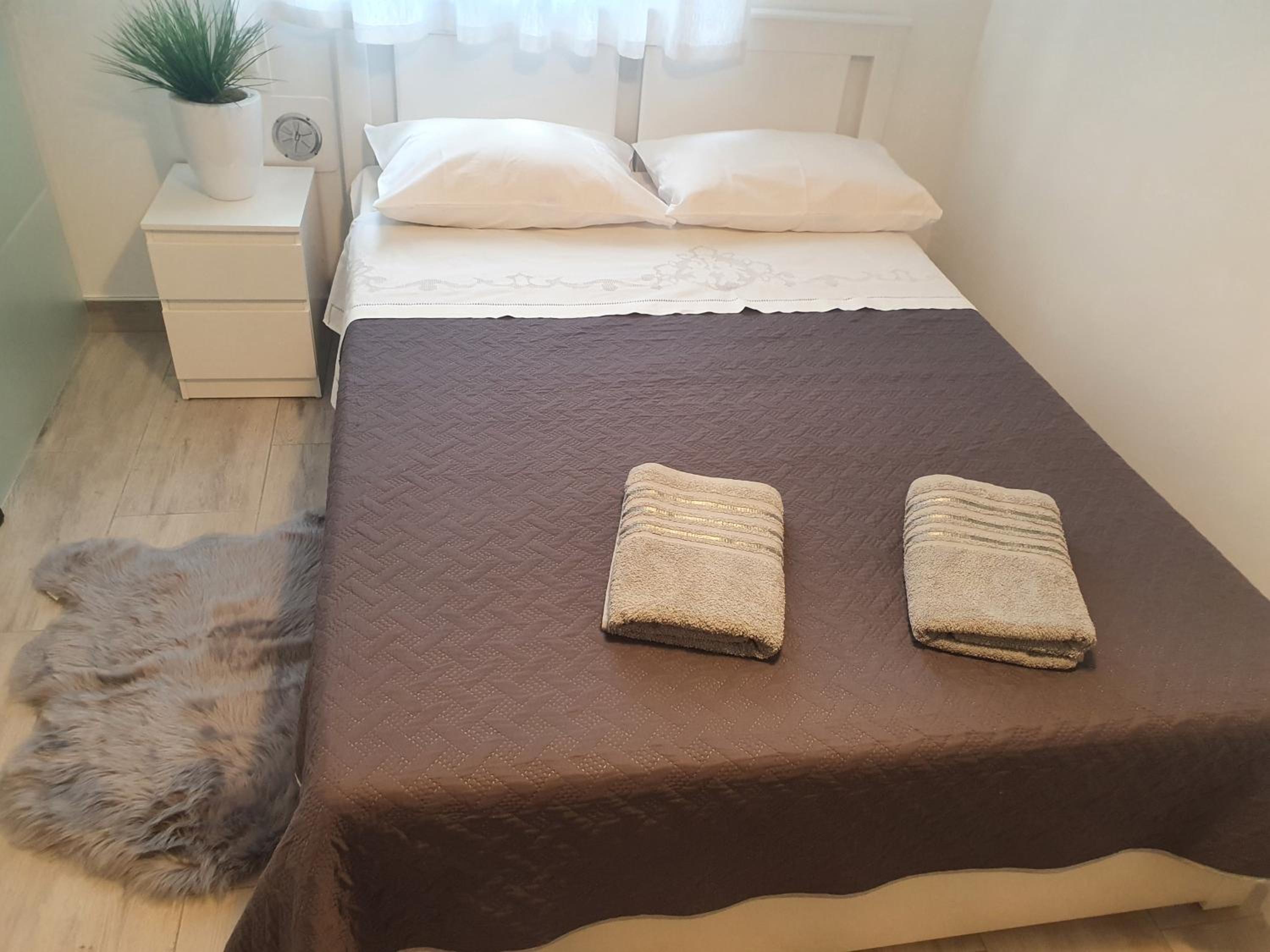 Double Room - Photo 13