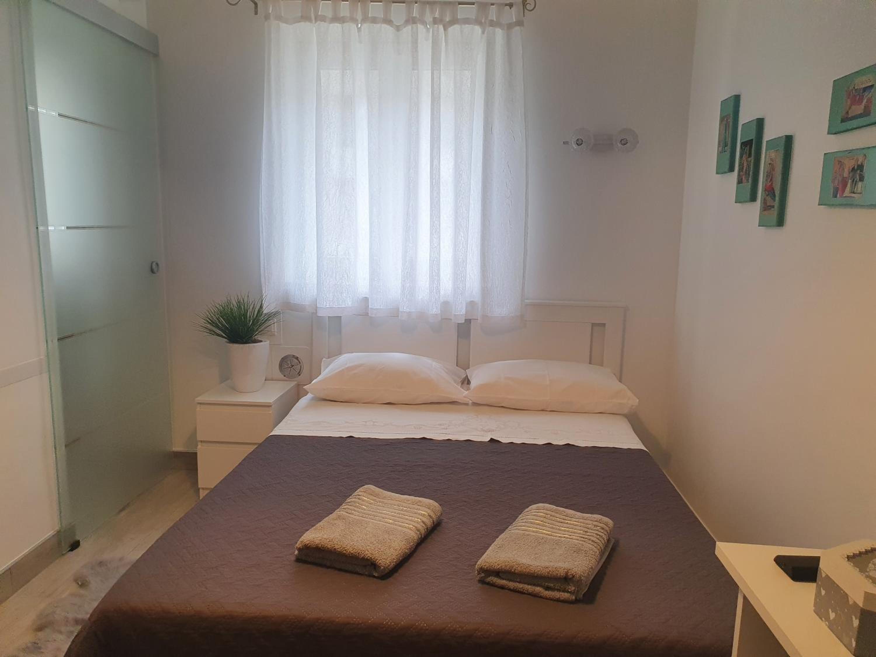Double Room - Photo 15
