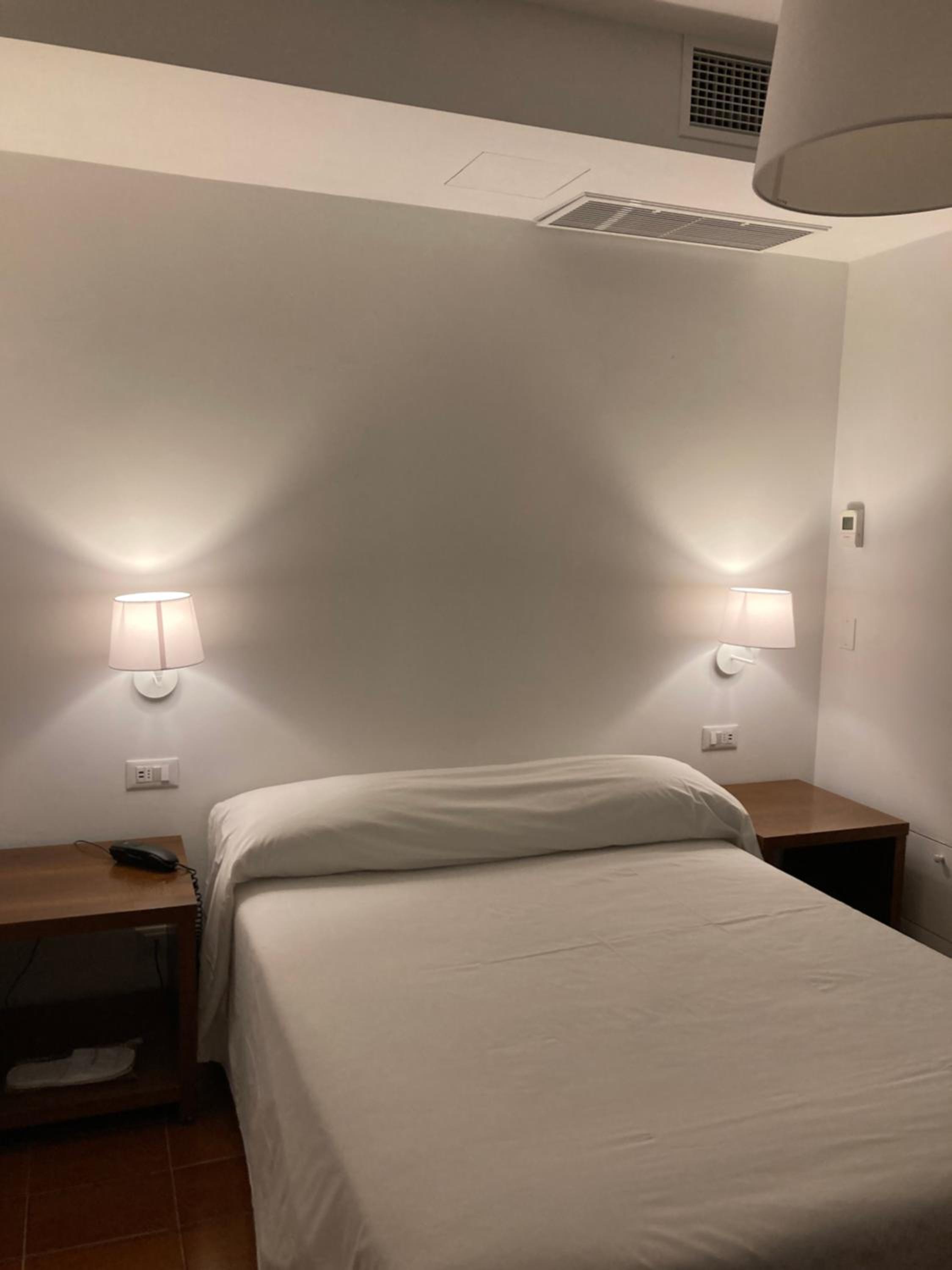 Double Room - Photo 3