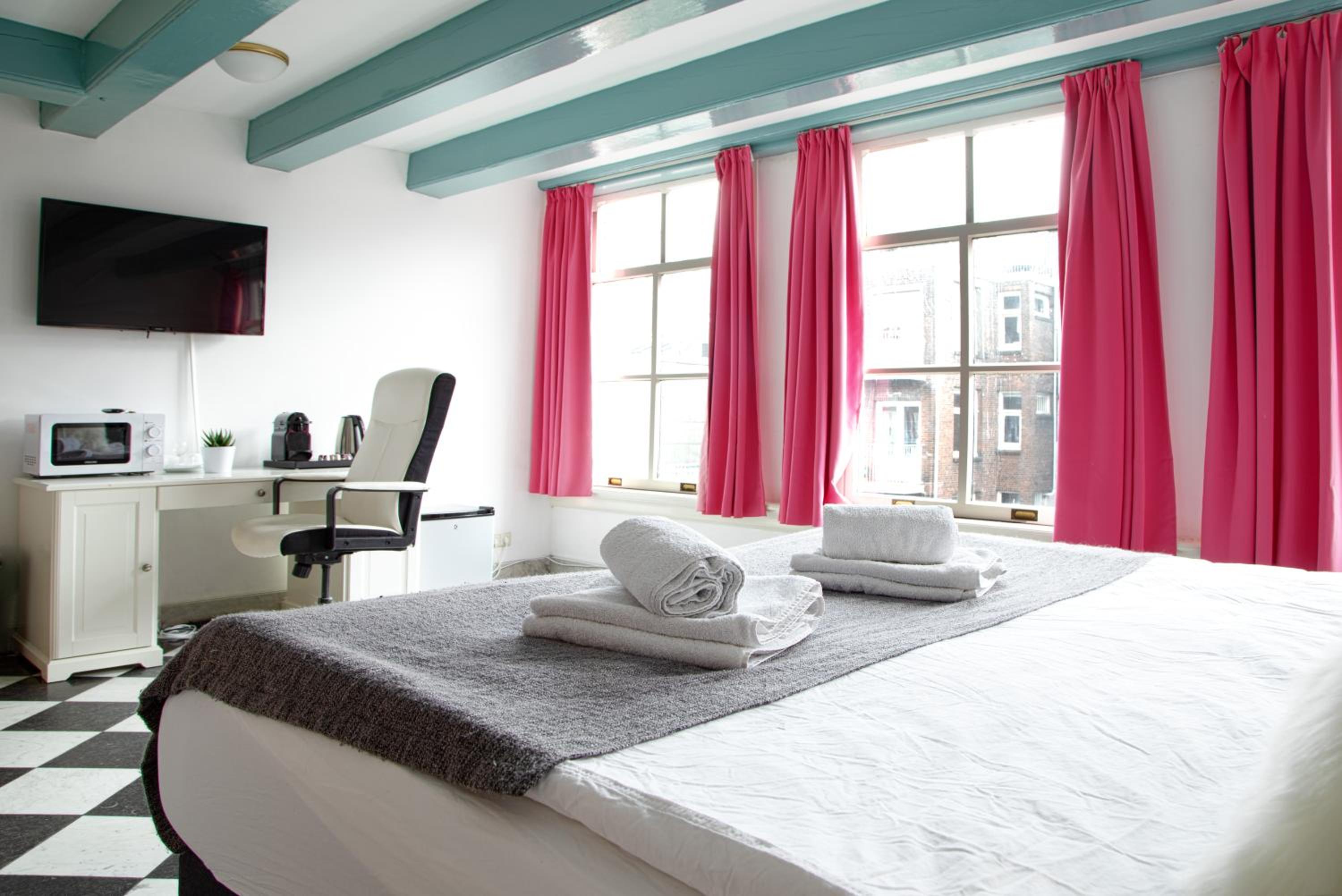 Deluxe Double Room with Bath photo 2