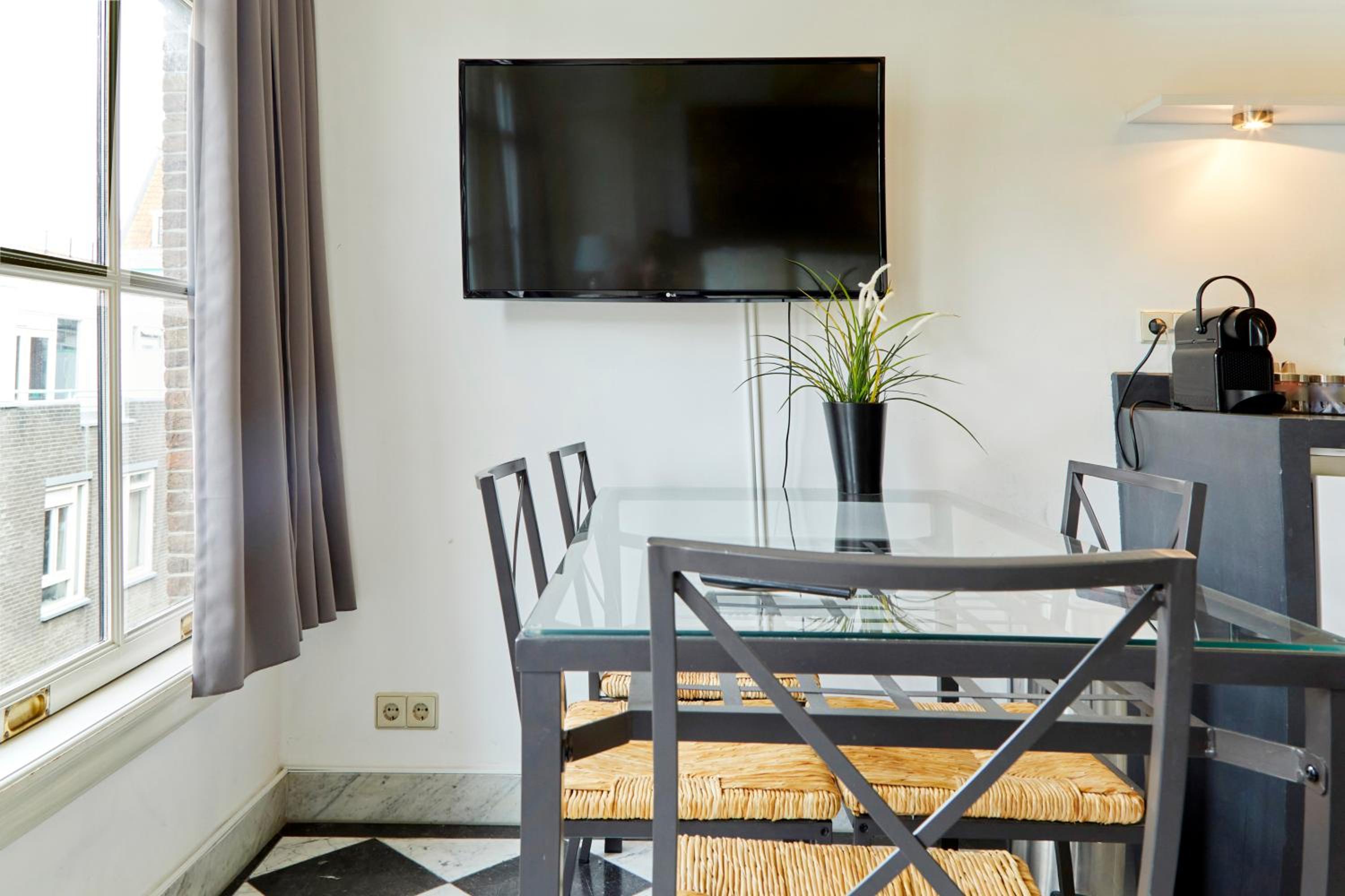 Deluxe King Room photo 2