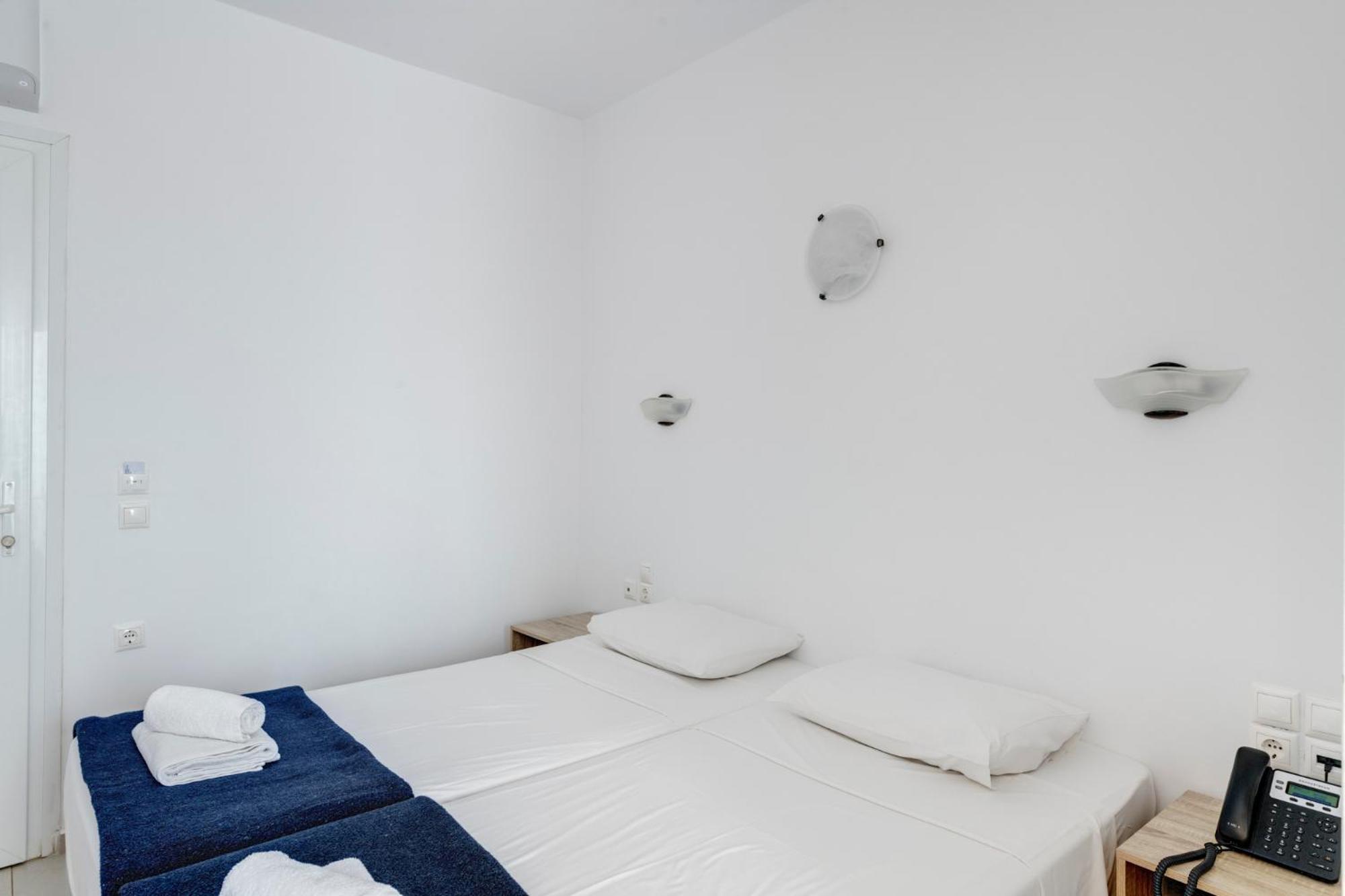 Small Twin Room with a Window to Interior Corridor - Photo 4