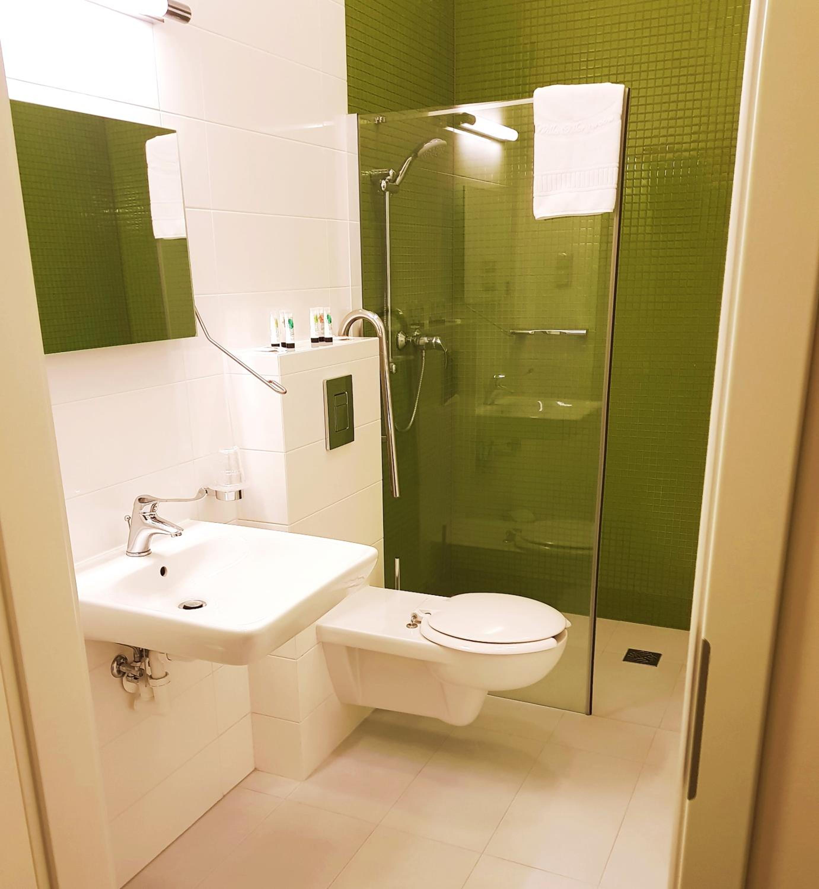 Standard Double or Twin Room with Extra Bed photo 2