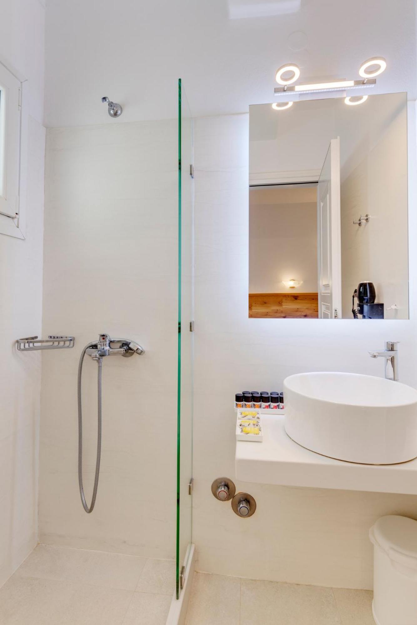 Classic Triple Room - Photo 3