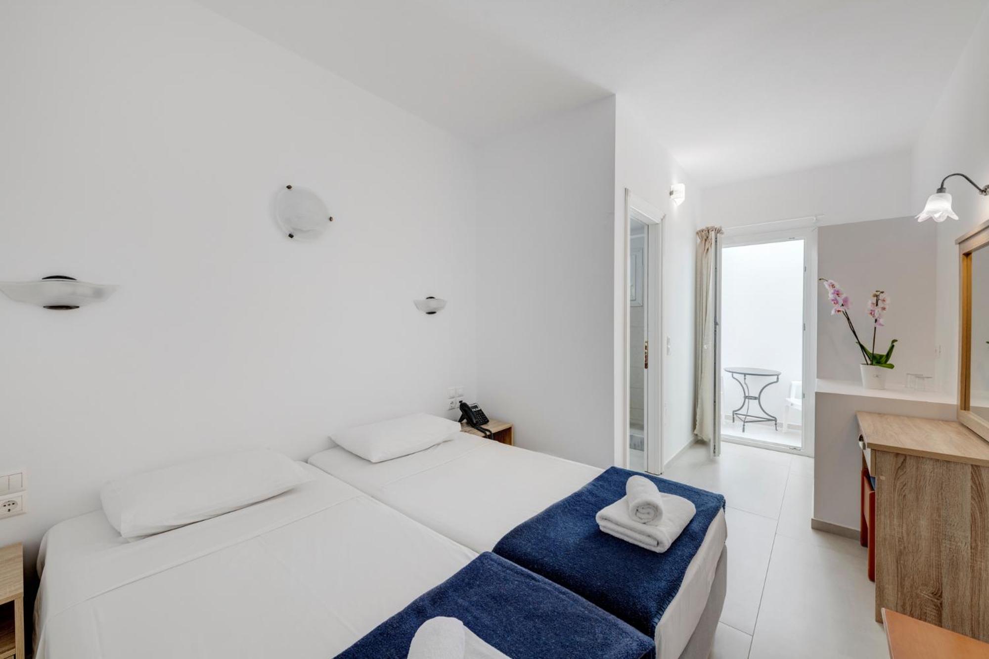 Standard Twin Room - Photo 4