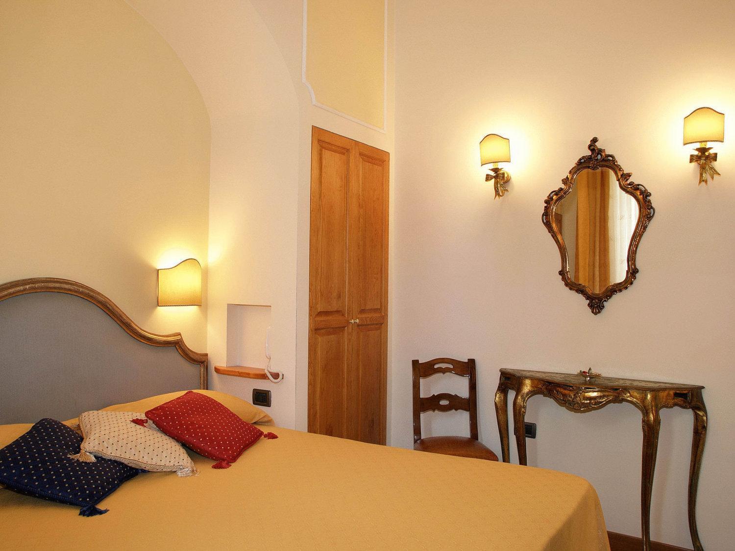 Standard Double Room - Photo 8