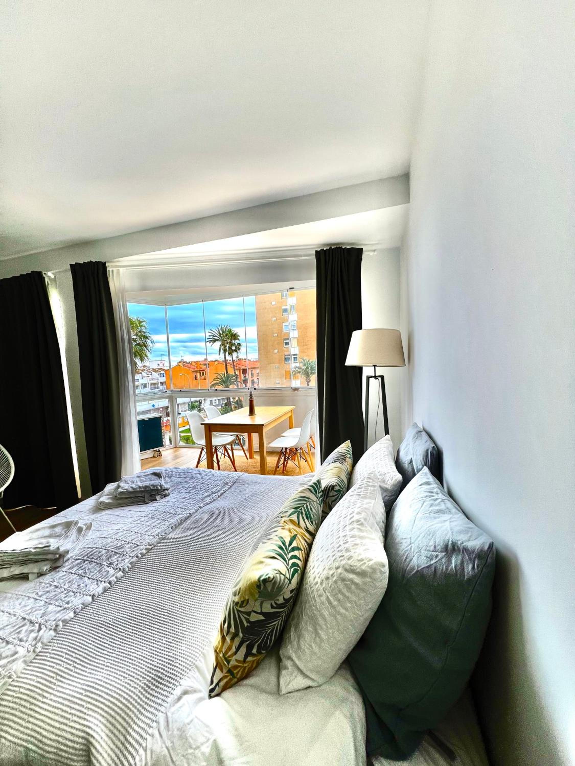 Studio Apartment with Balcony