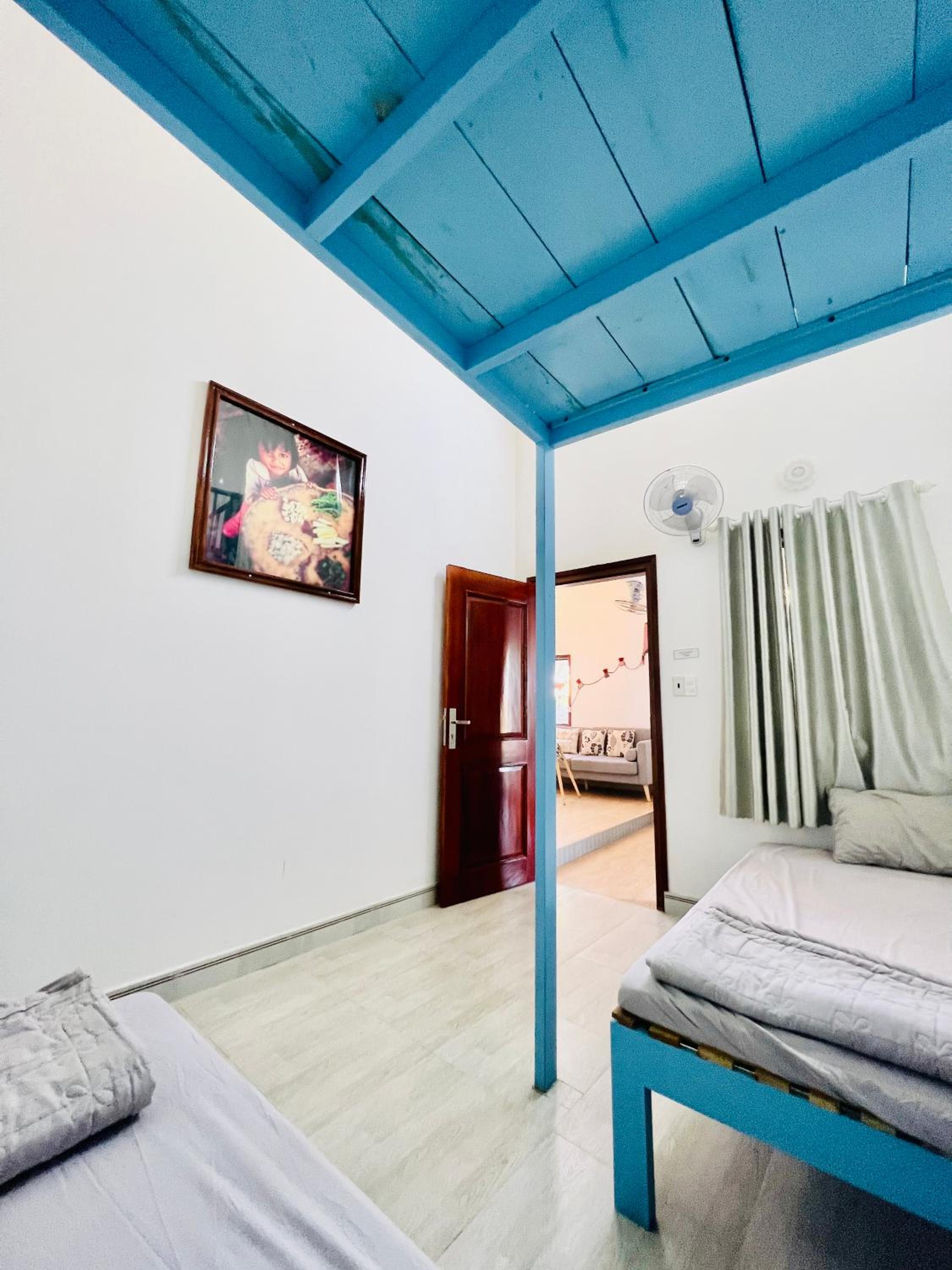 Basic Triple Room With Shared Bathroom photo 2