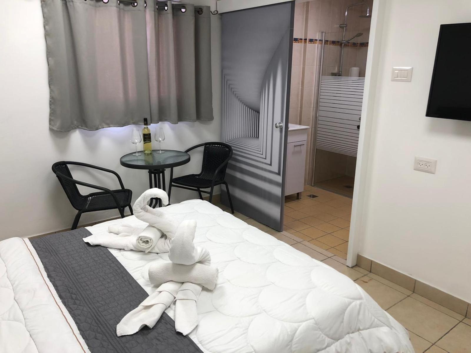 Deluxe Suite - Photo 6
