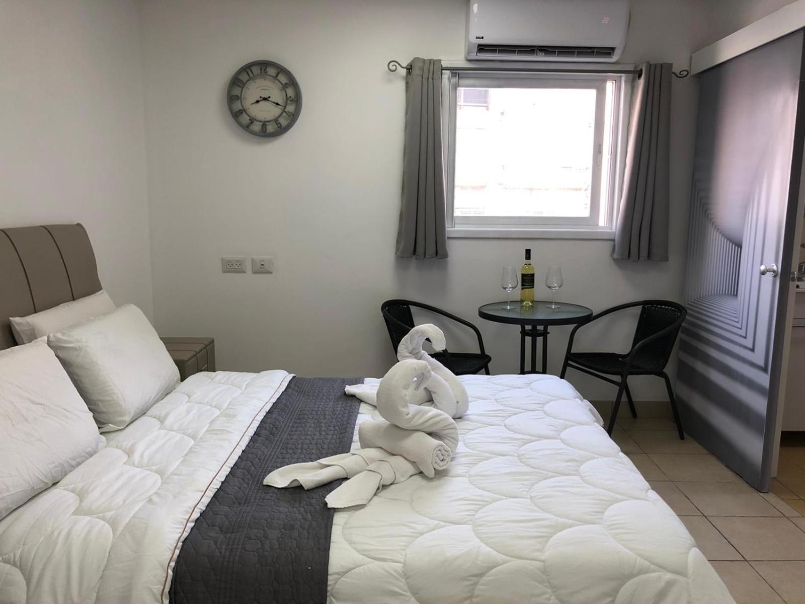 Deluxe Suite - Photo 12