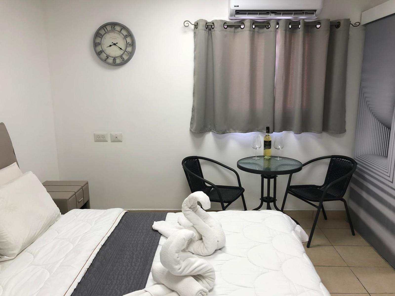 Deluxe Suite - Photo 8