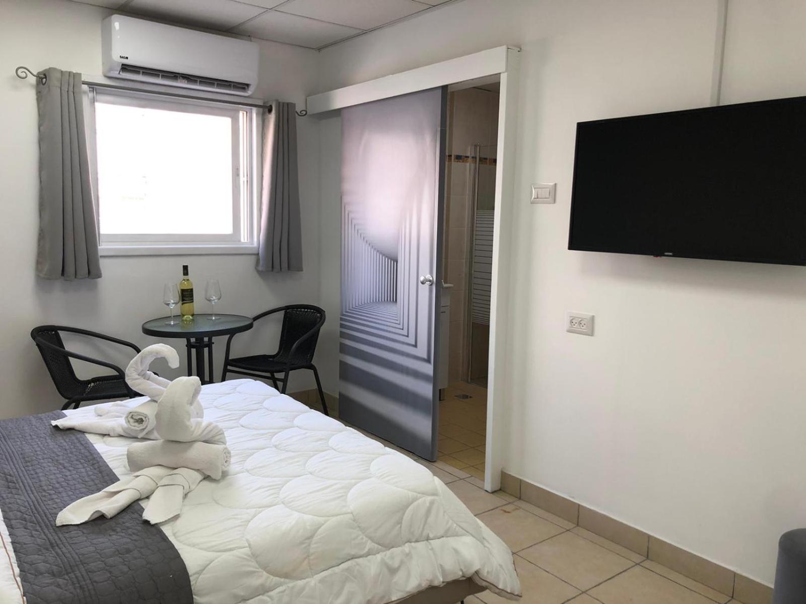 Deluxe Suite - Photo 7