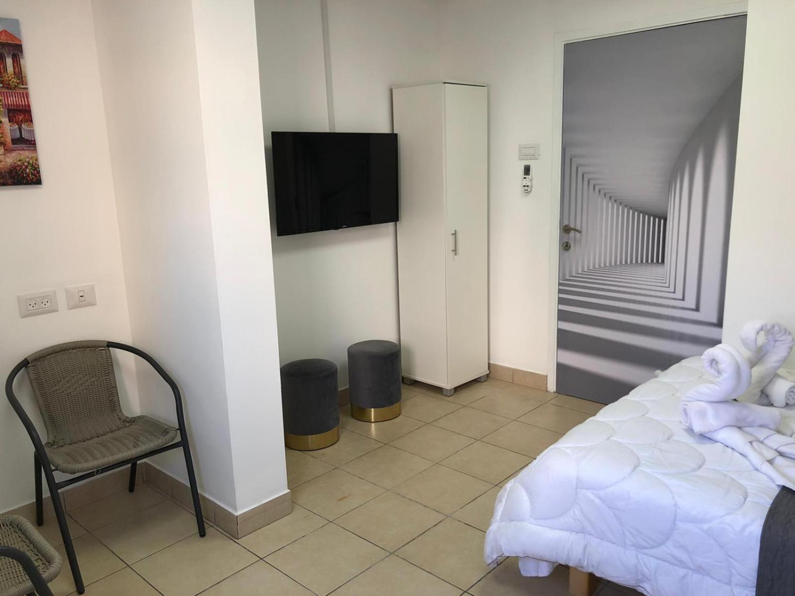 Triple Room - Photo 11