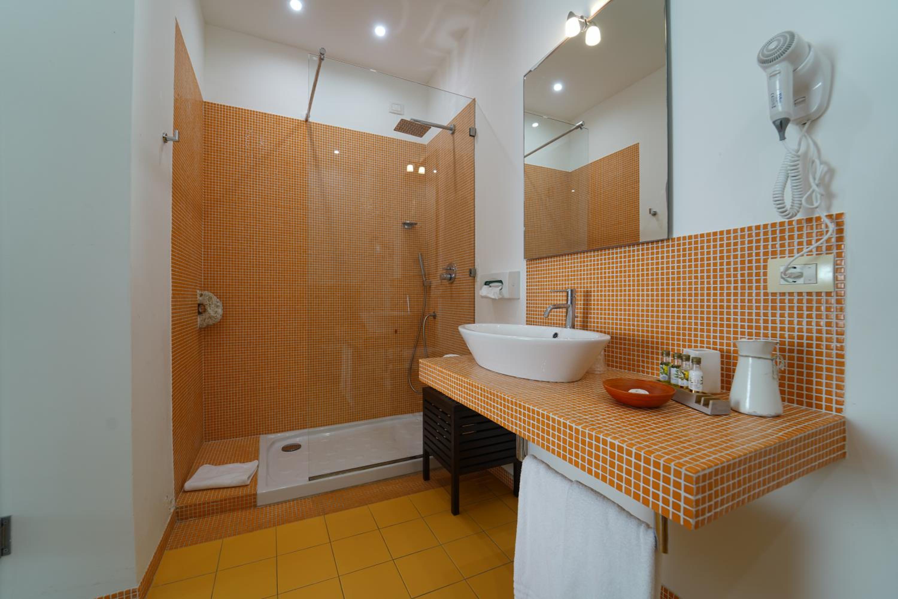 Double Room - Photo 5