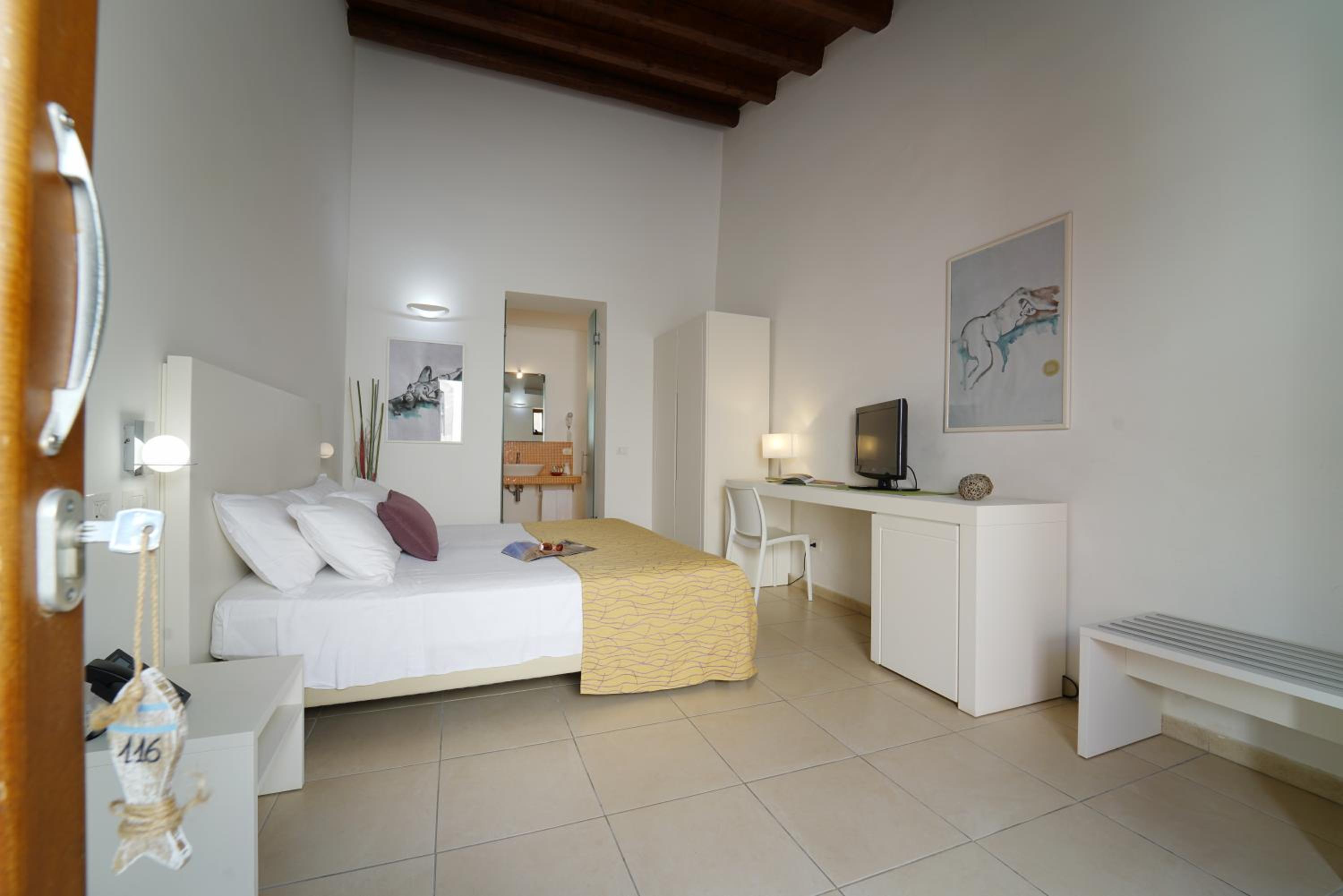 Double Room - Photo 7