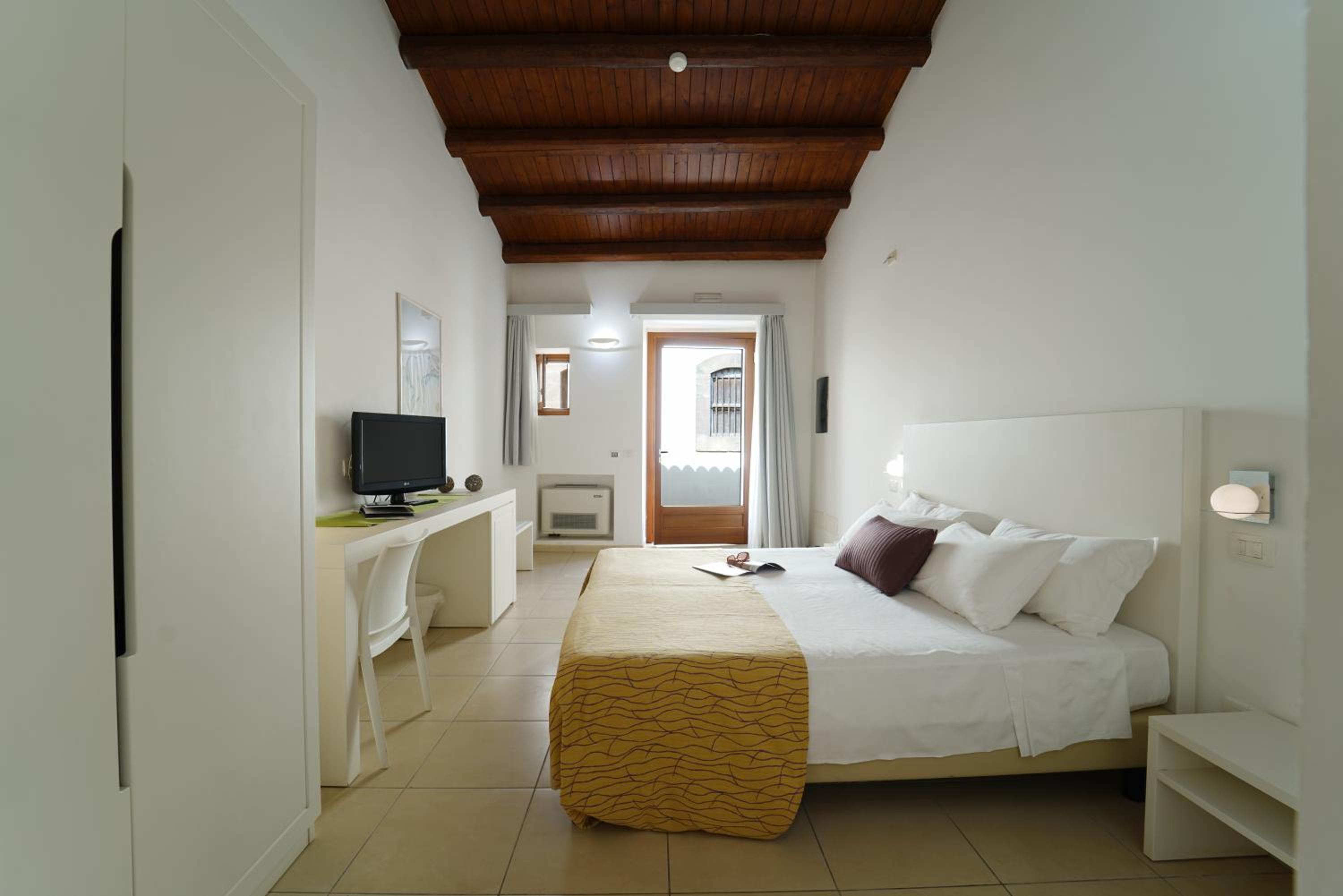 Double Room - Photo 8