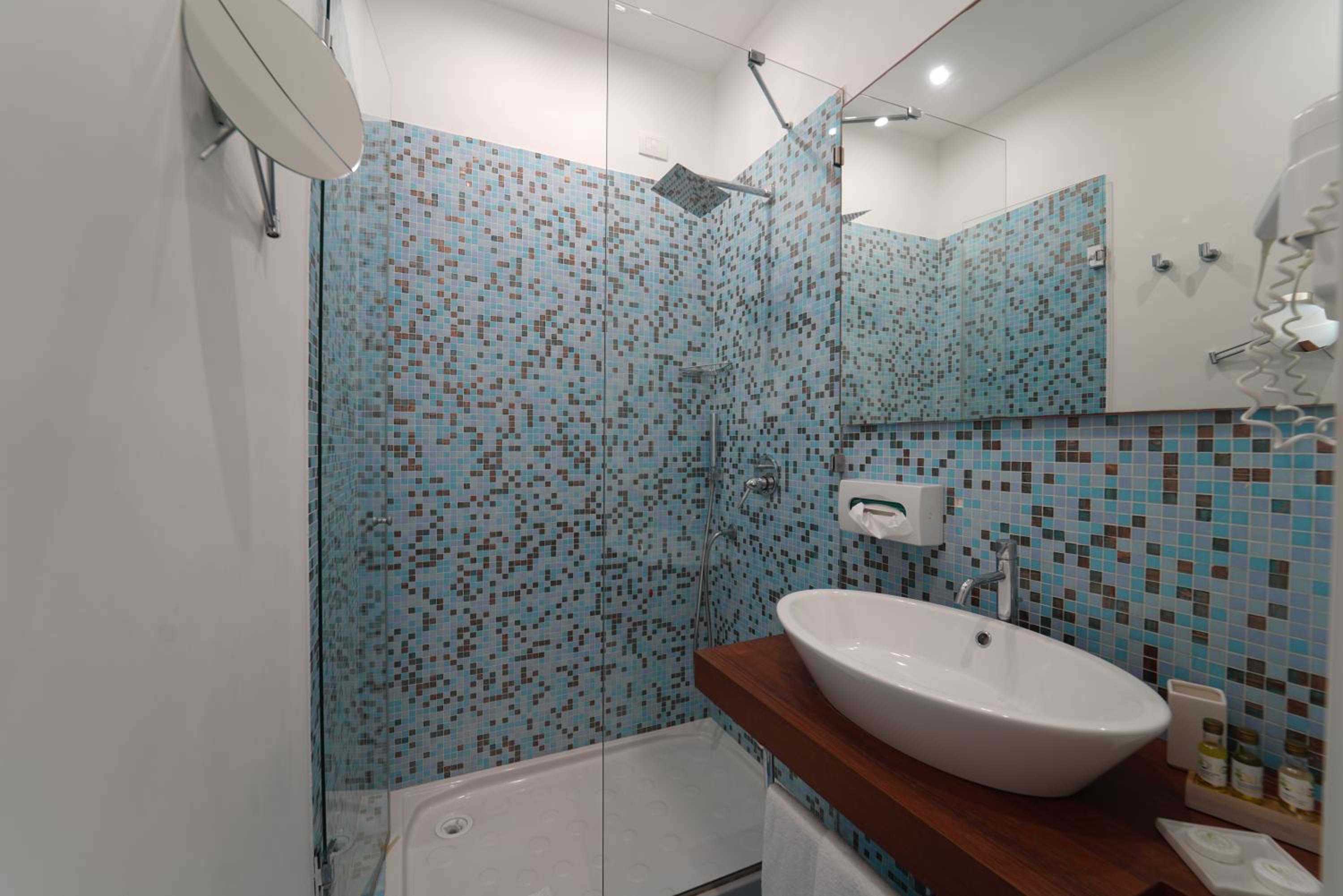Quadruple Room - Photo 4