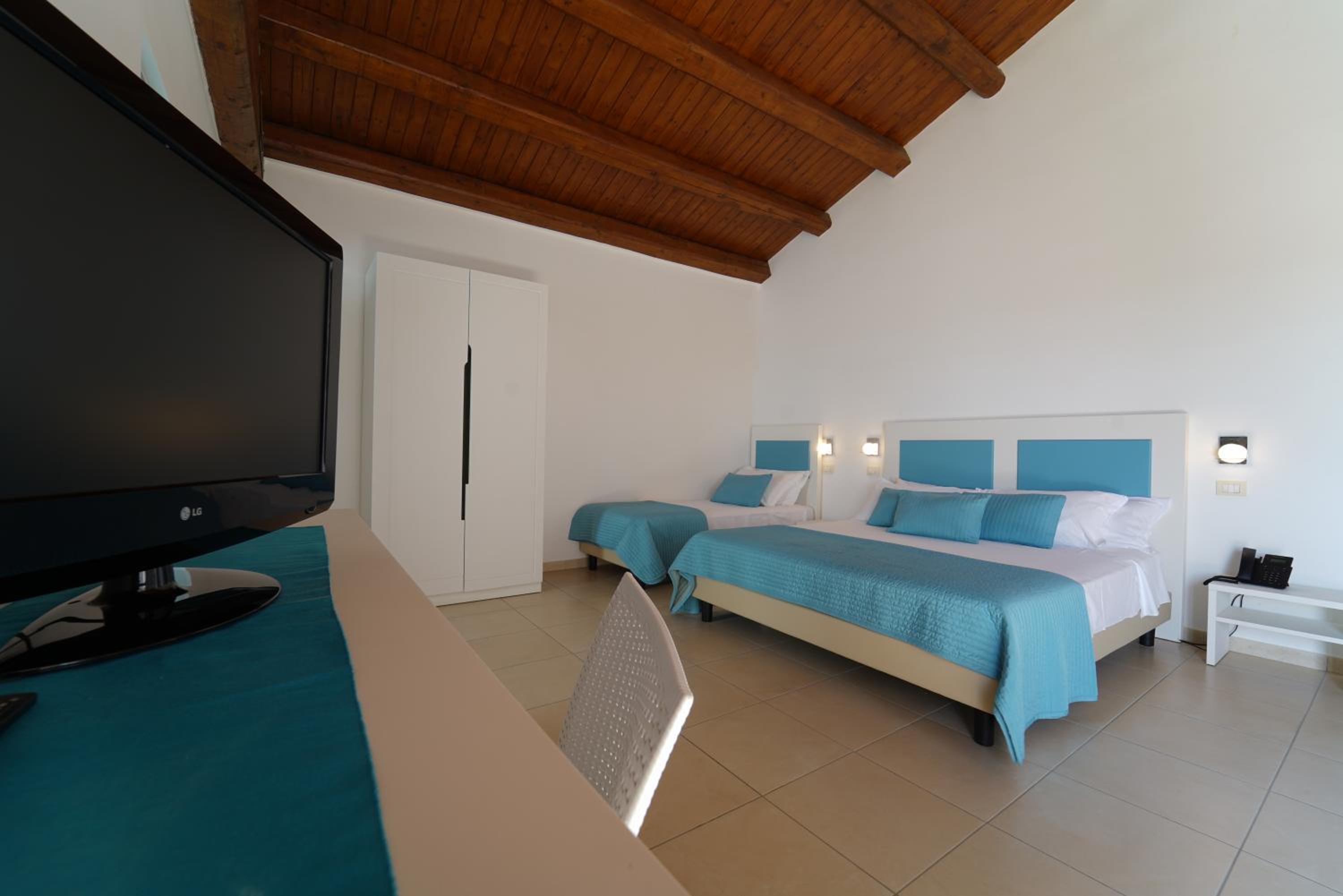 Junior Suite with Terrace - Photo 6