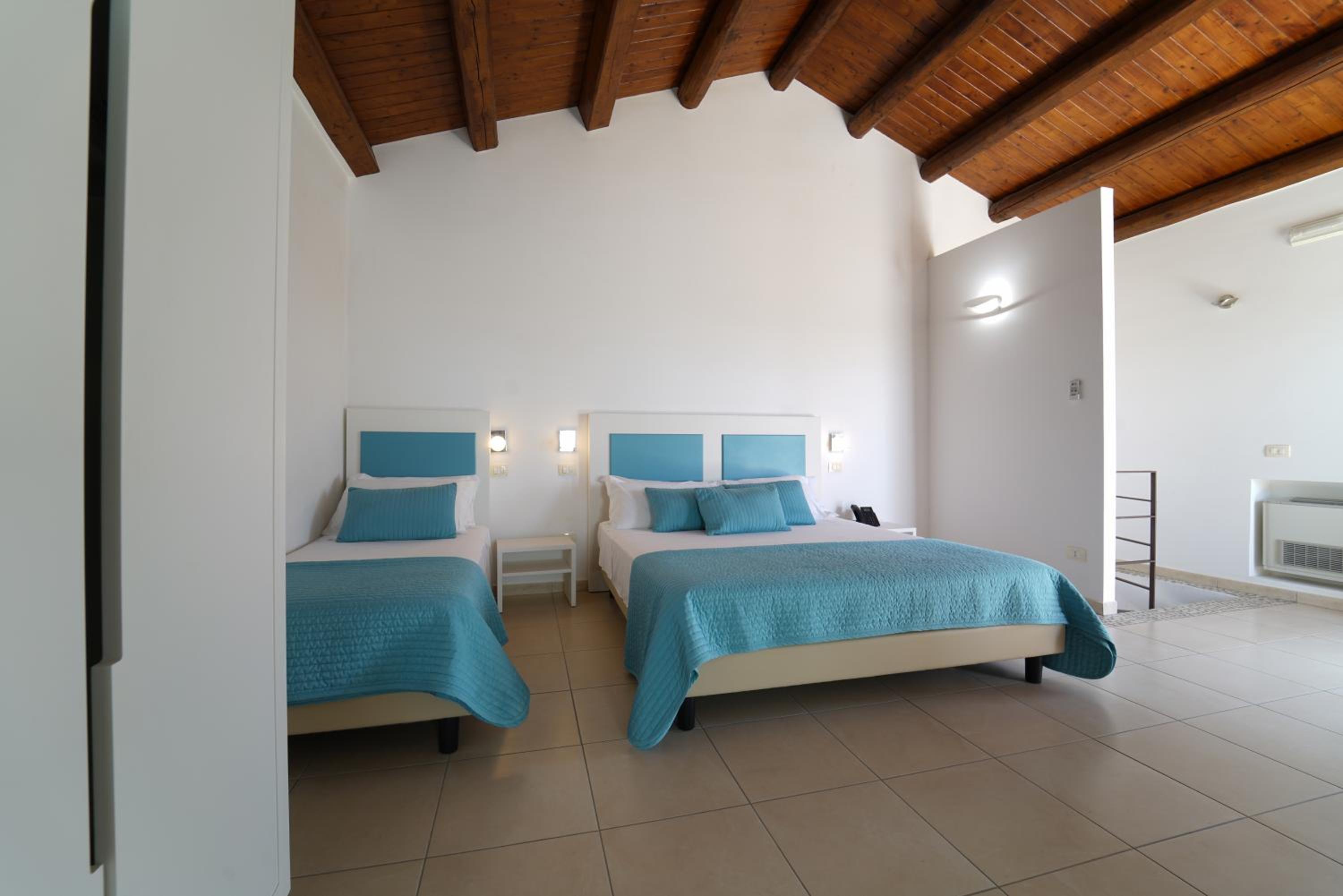 Junior Suite with Terrace - Photo 8