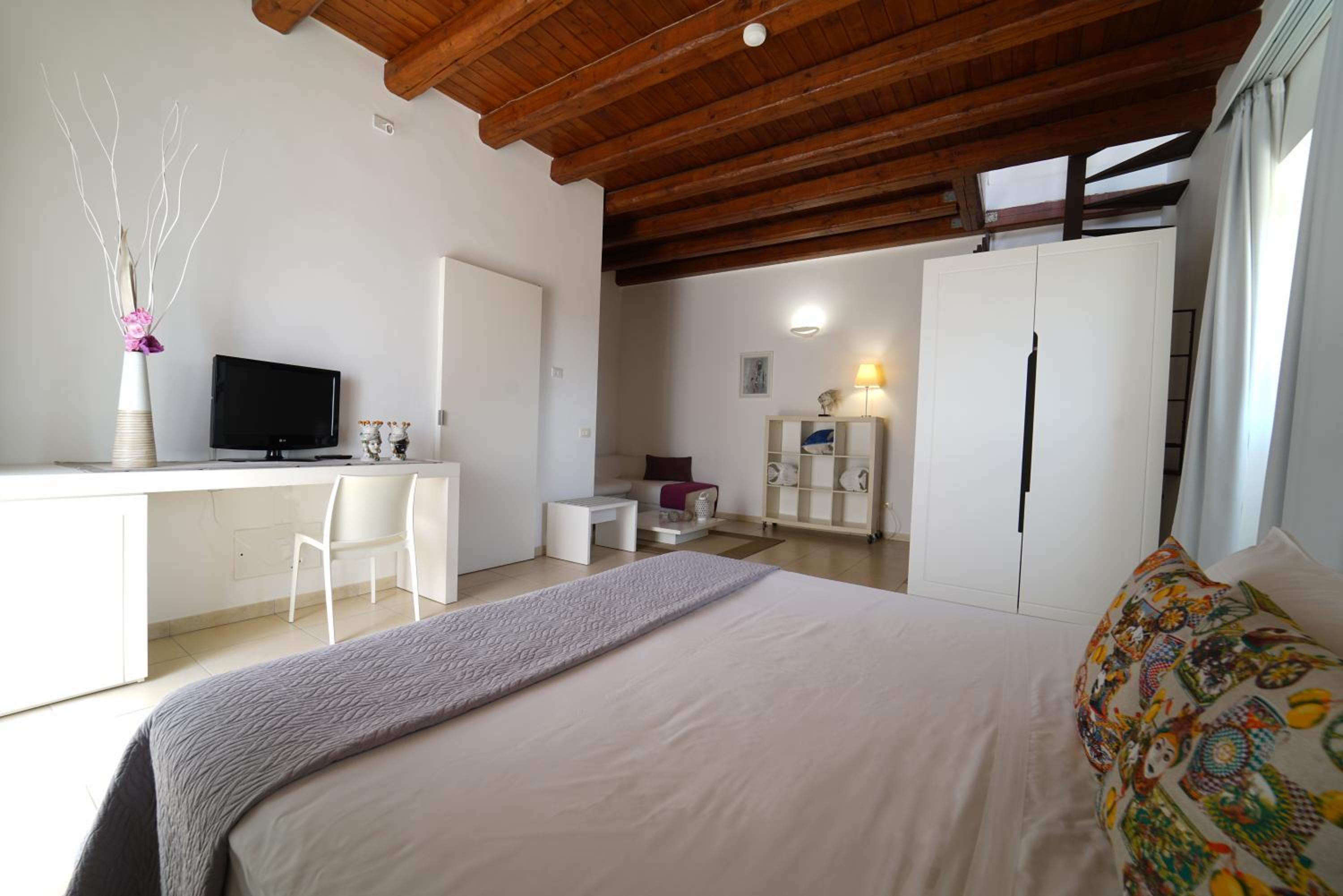 Junior Suite with Terrace - Photo 10