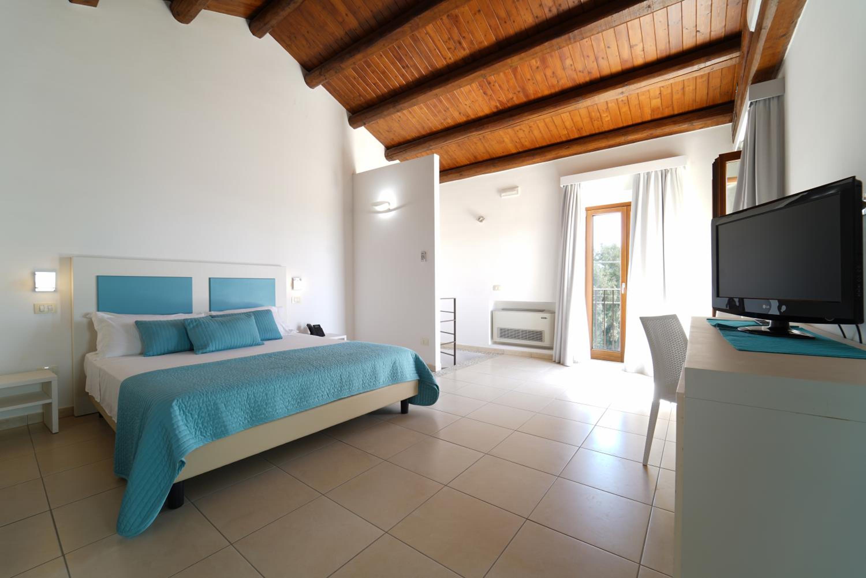 Junior Suite with Terrace - Photo 7
