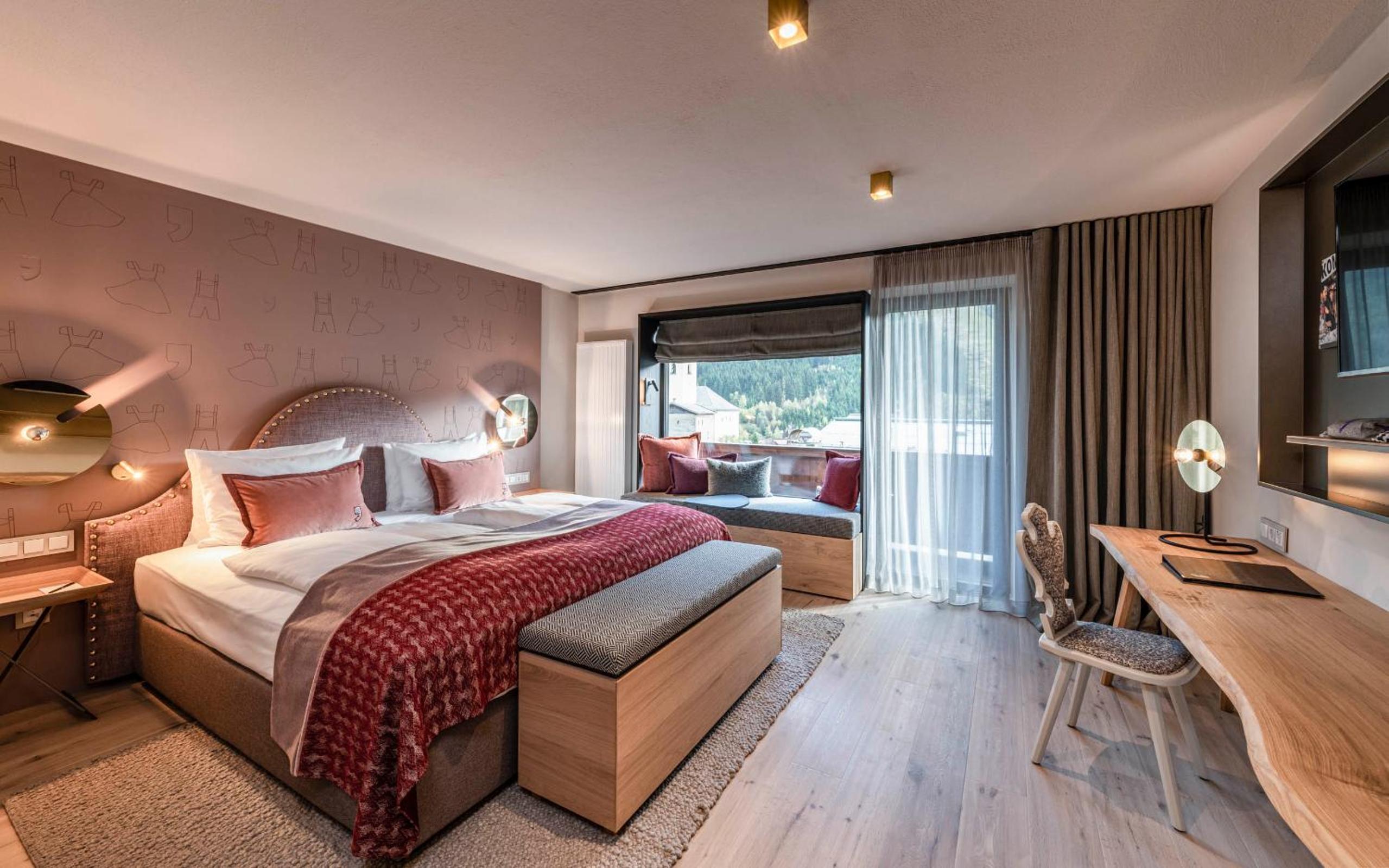 Alpine Double Room with Balcony and Mountain View - Photo 1