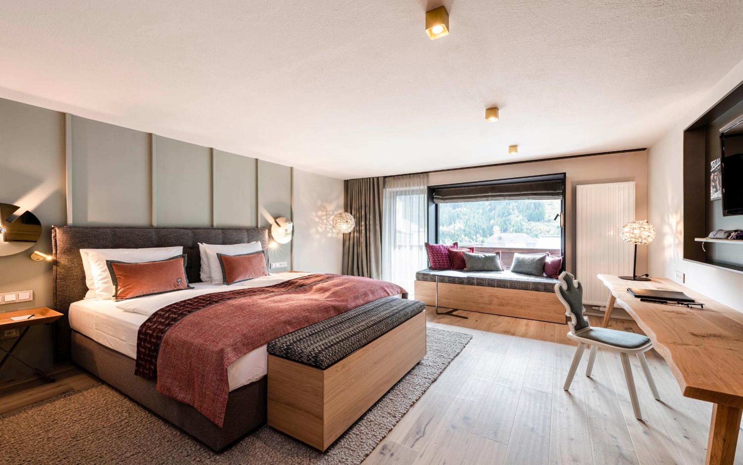 Superior Double Room with Balcony - Photo 2