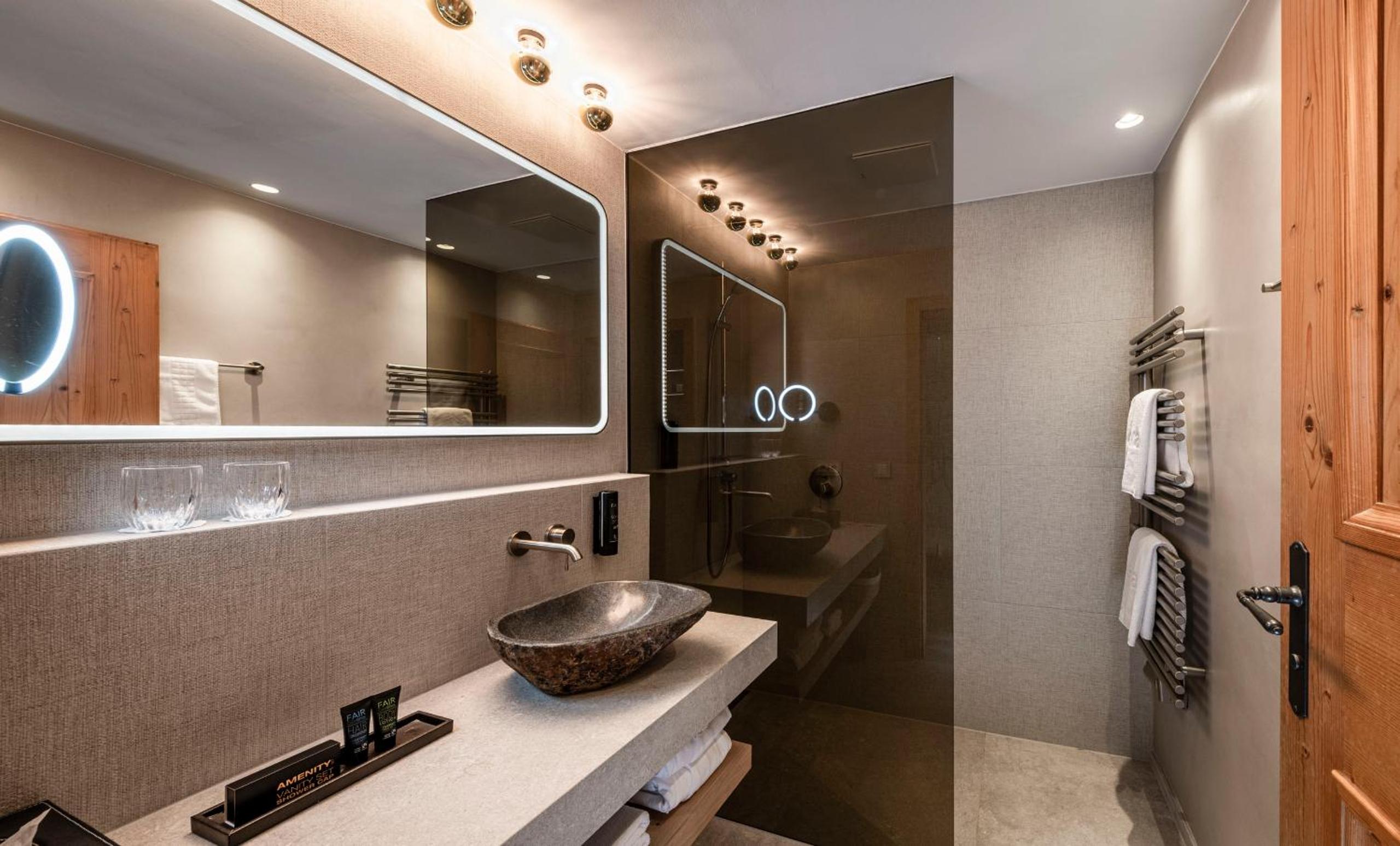 Superior Double Room with Balcony - Photo 7