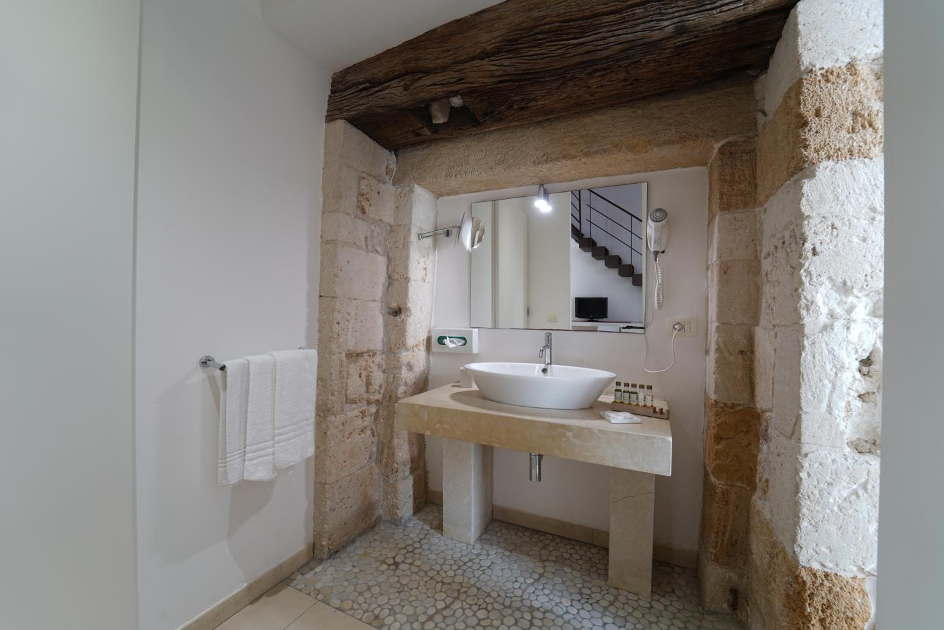 Junior Suite with Terrace - Photo 4