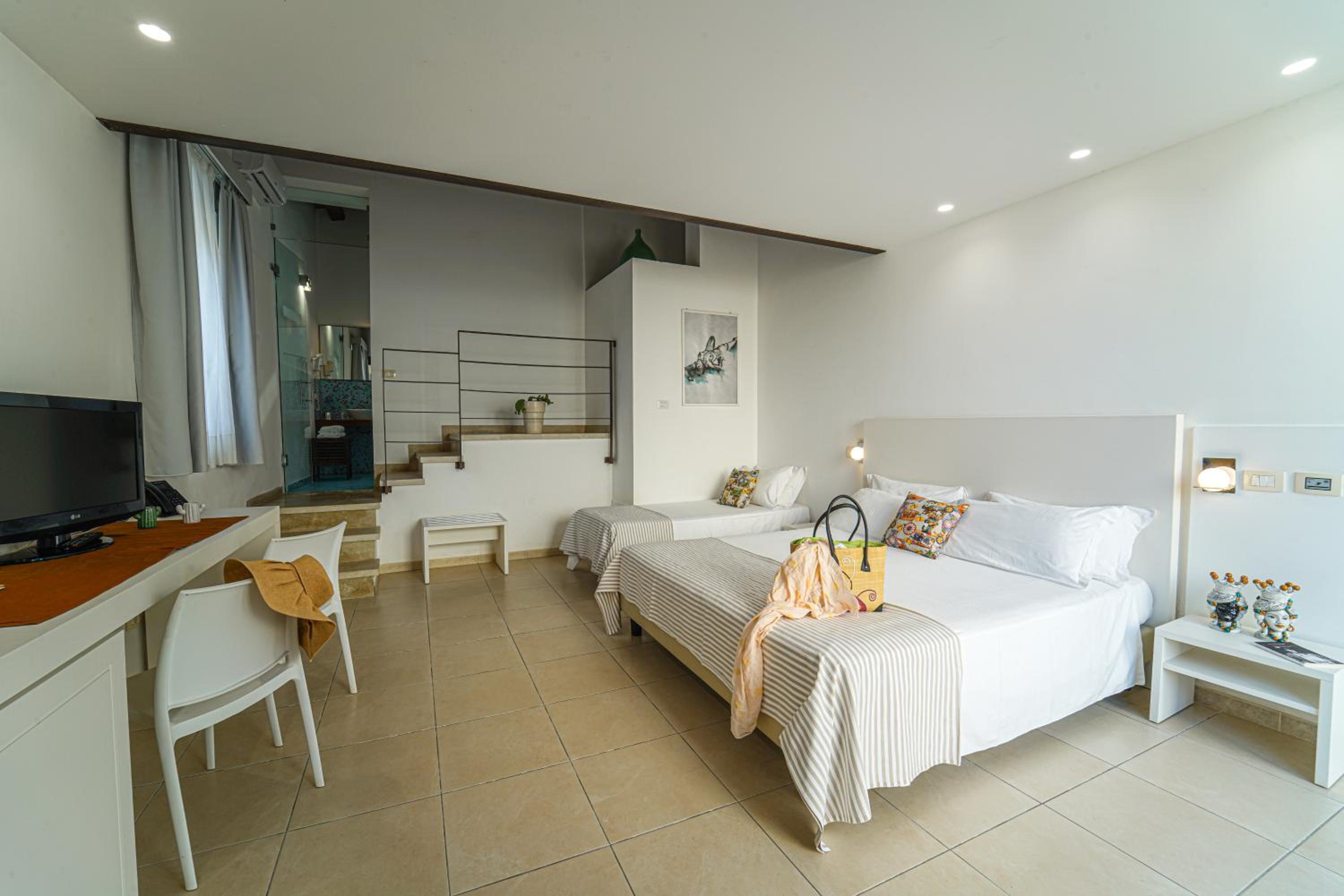 Triple Room - Photo 16