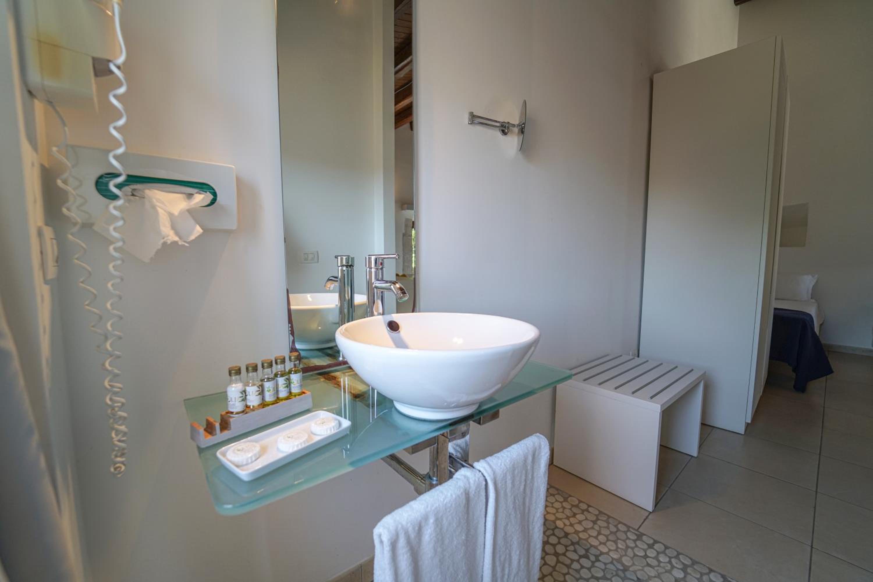 Triple Room - Photo 17