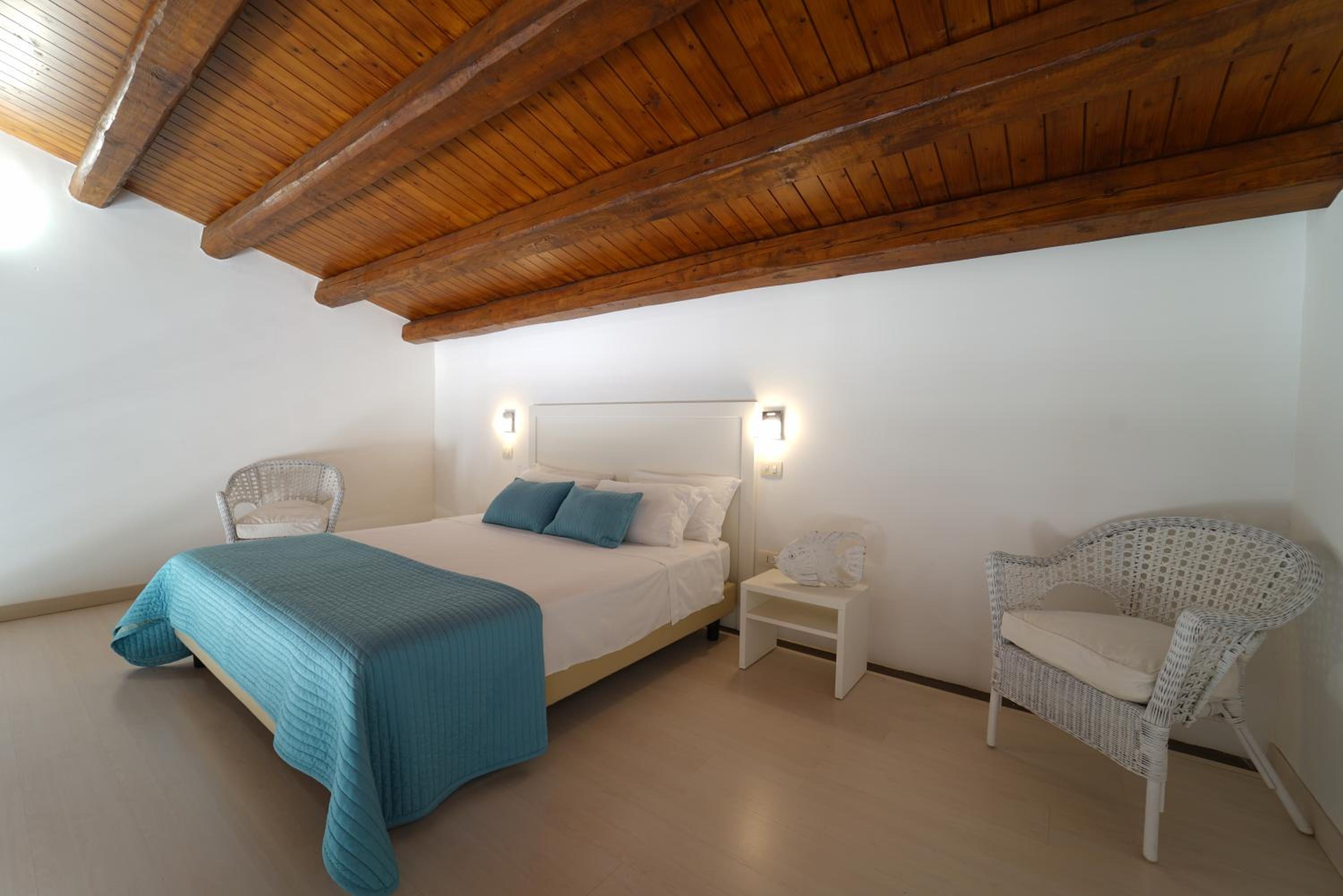 Quadruple Room - Photo 11