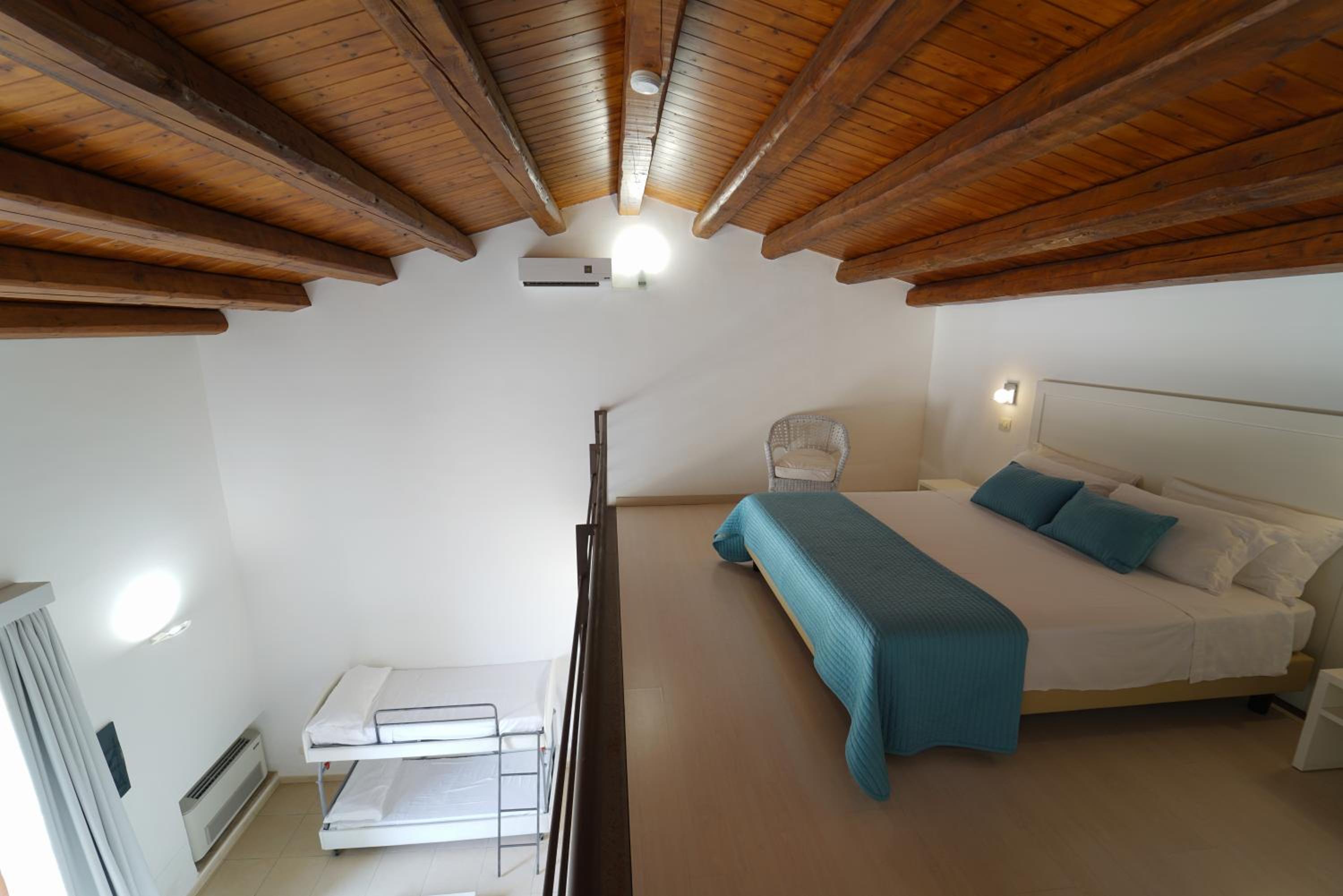Quadruple Room - Photo 1
