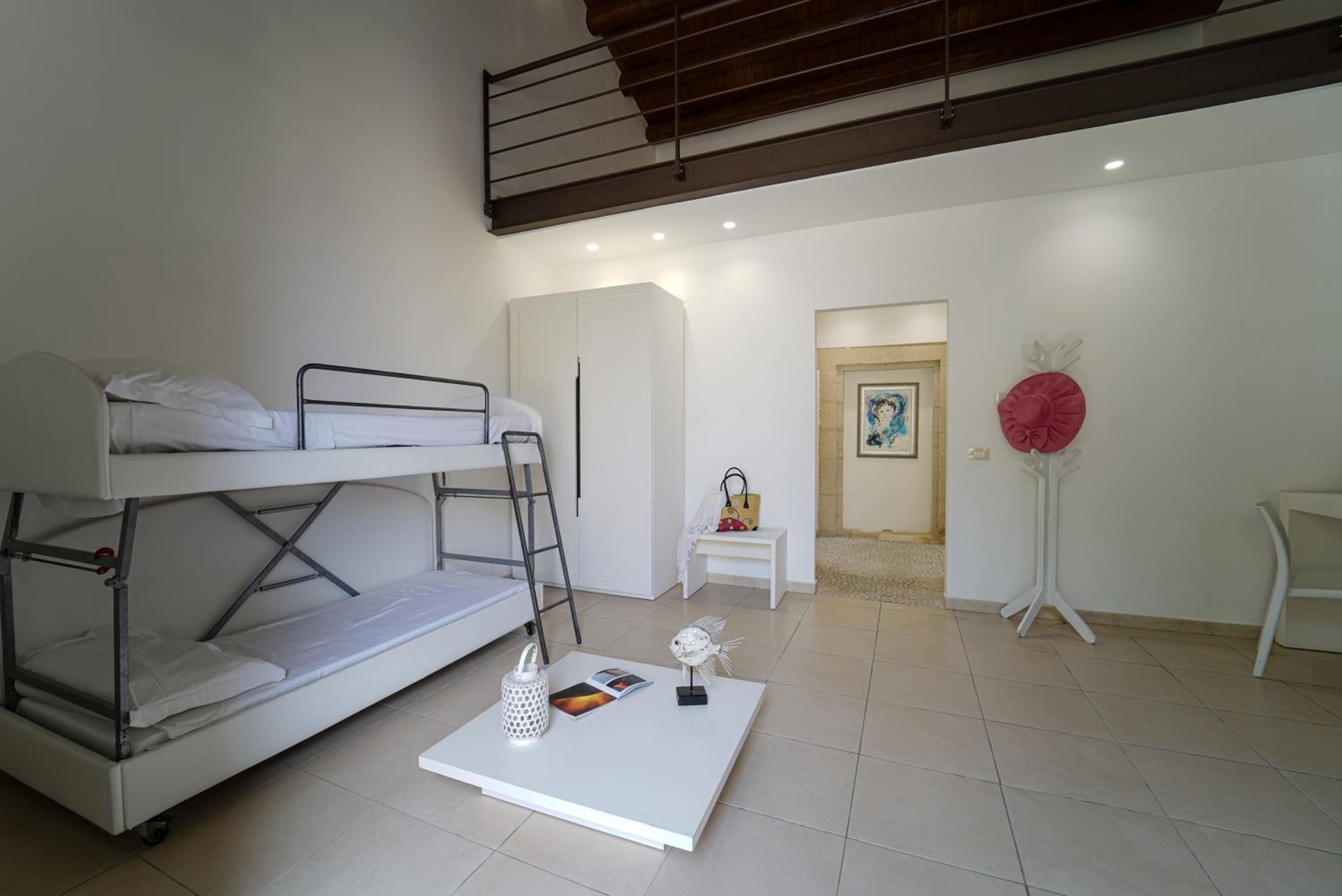 Quadruple Room - Photo 17