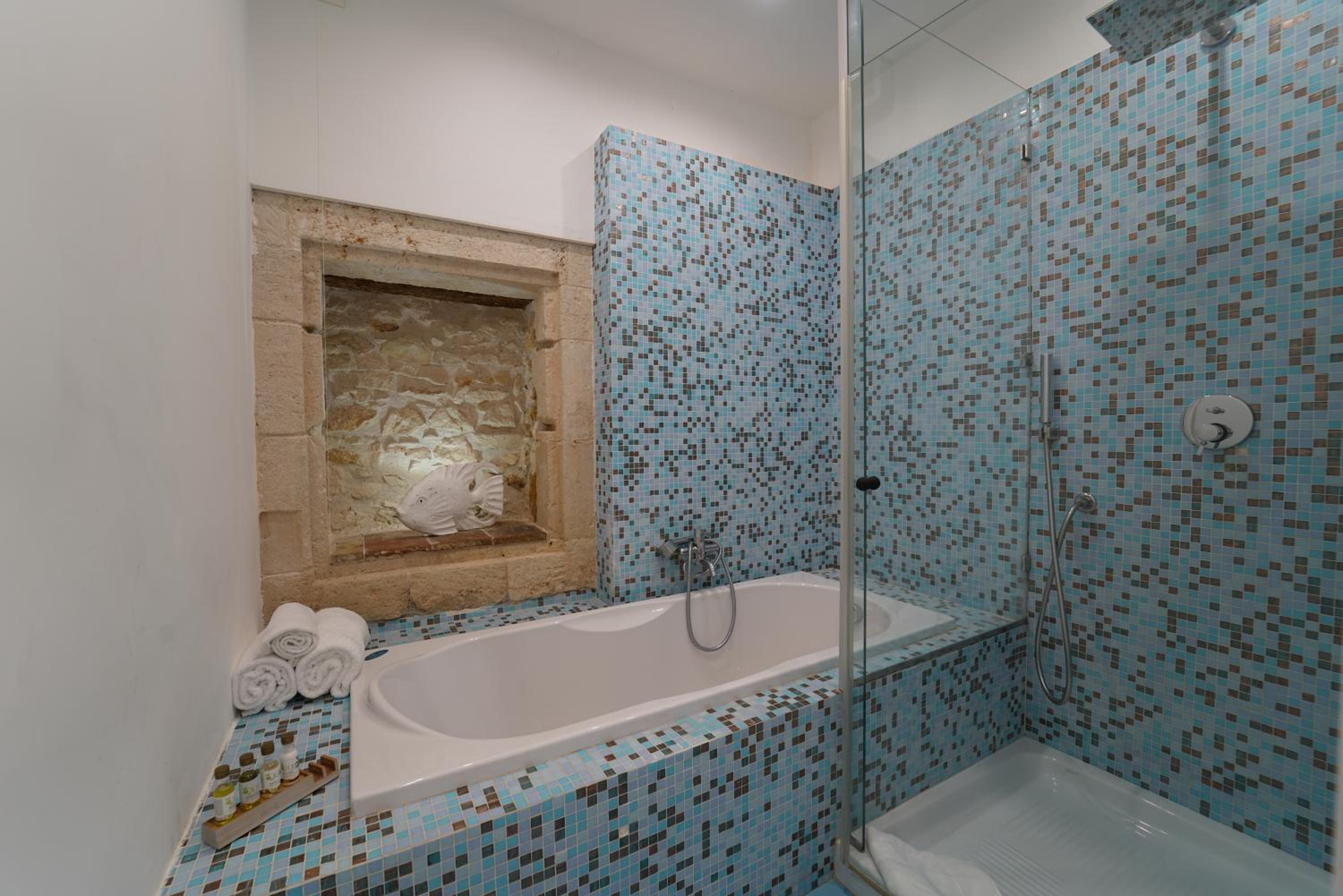 Quadruple Room - Photo 8
