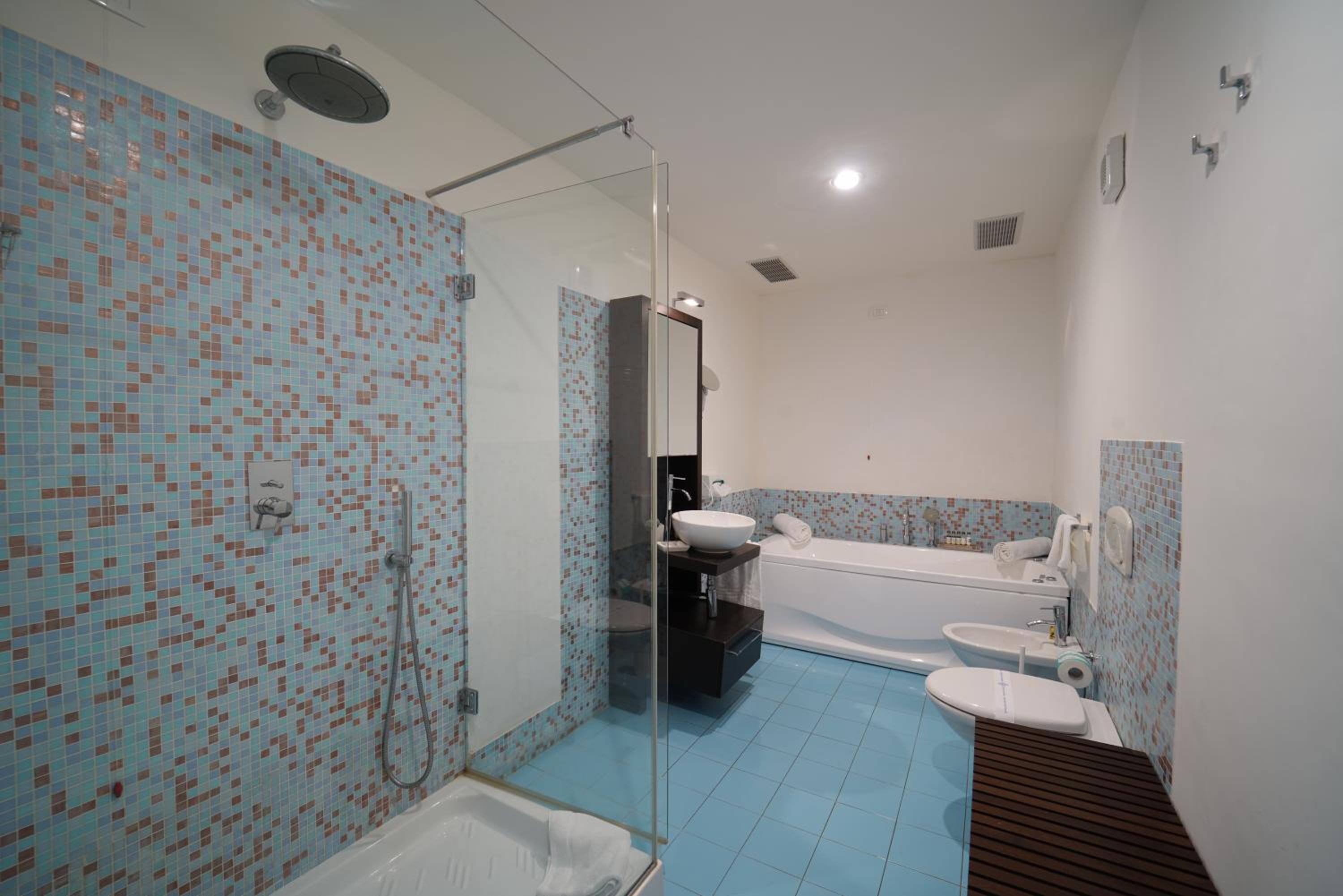 Quadruple Room - Photo 6