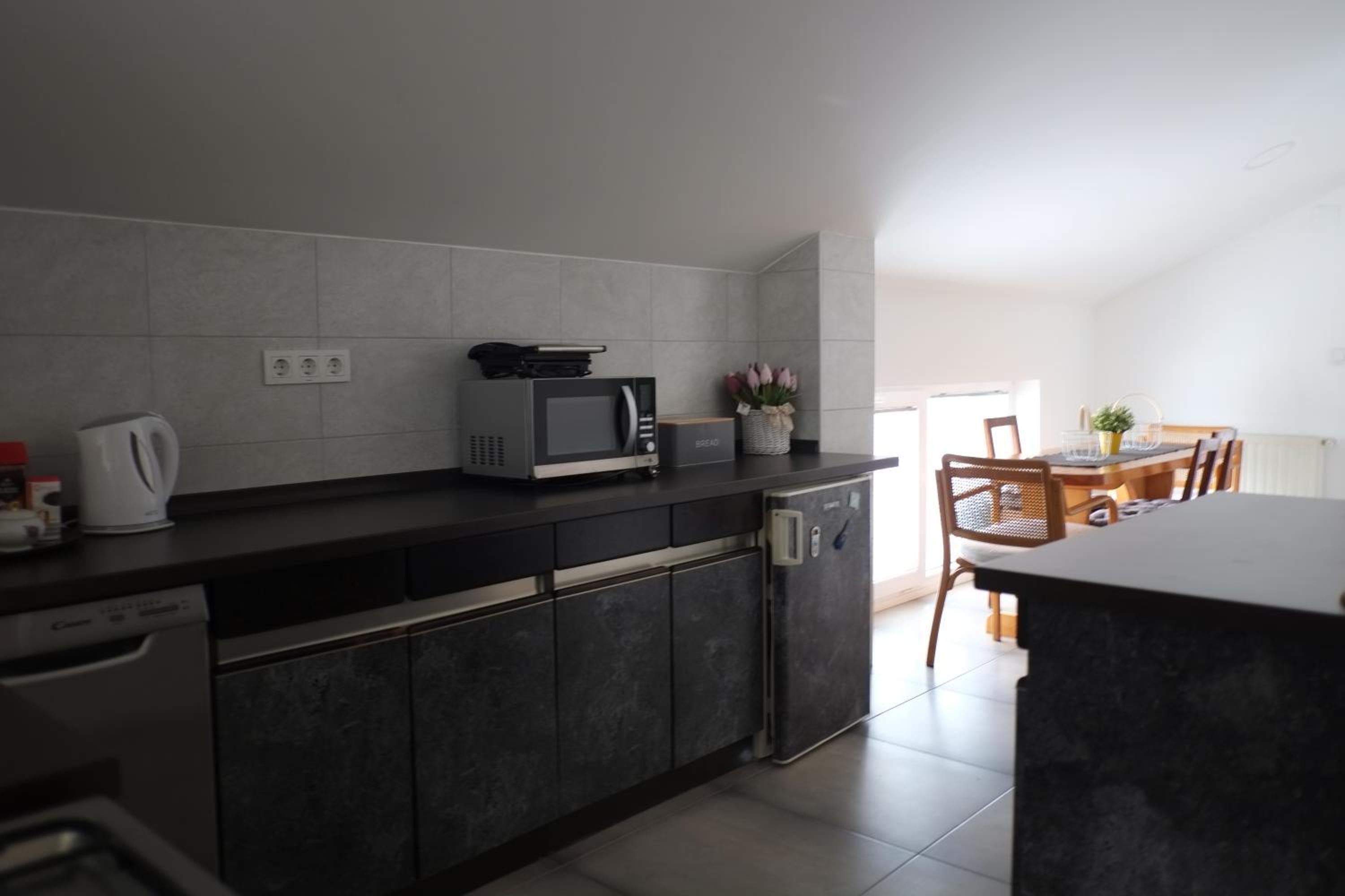 One-Bedroom Apartment - Photo 90