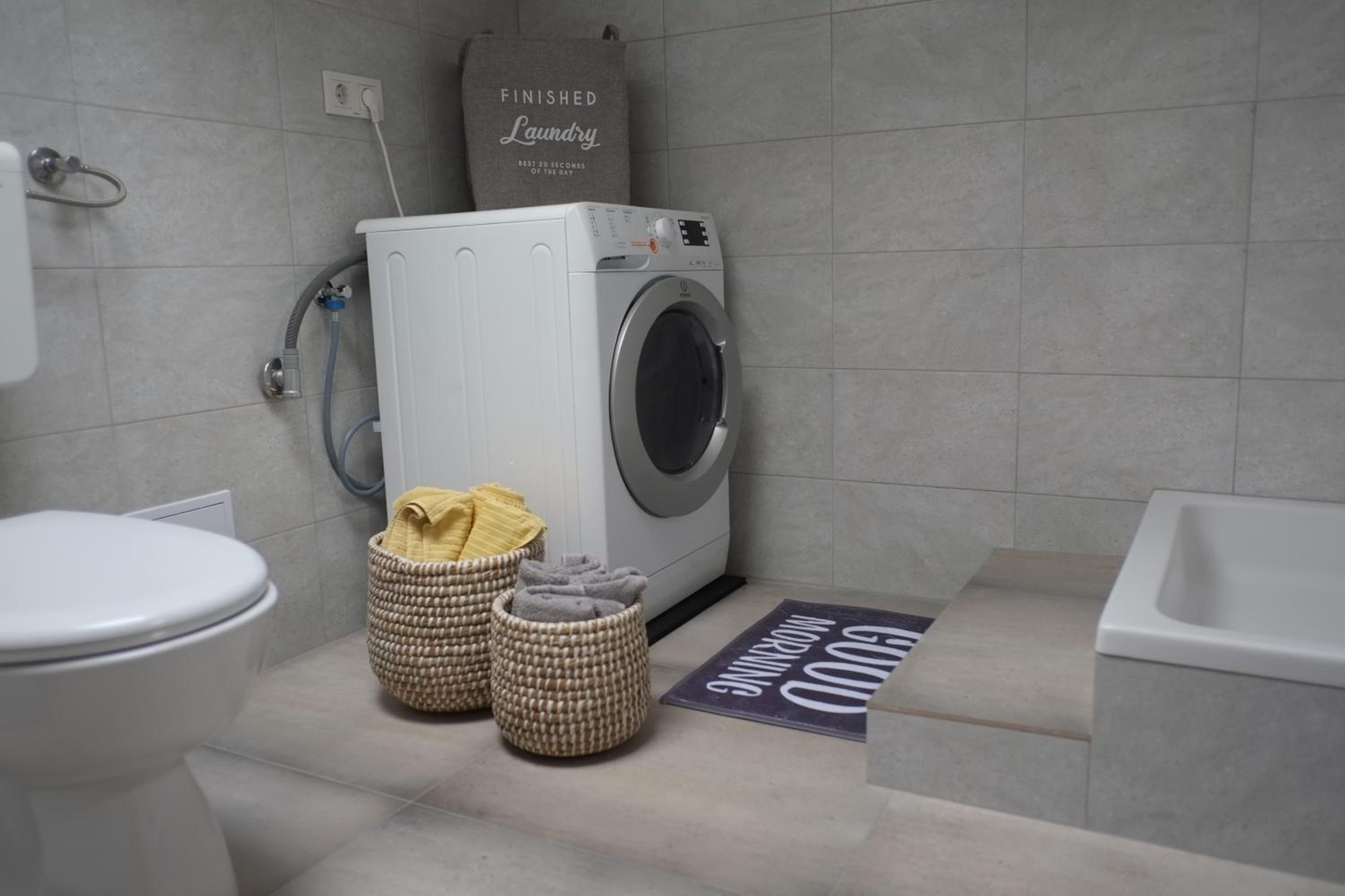 One-Bedroom Apartment - Photo 110