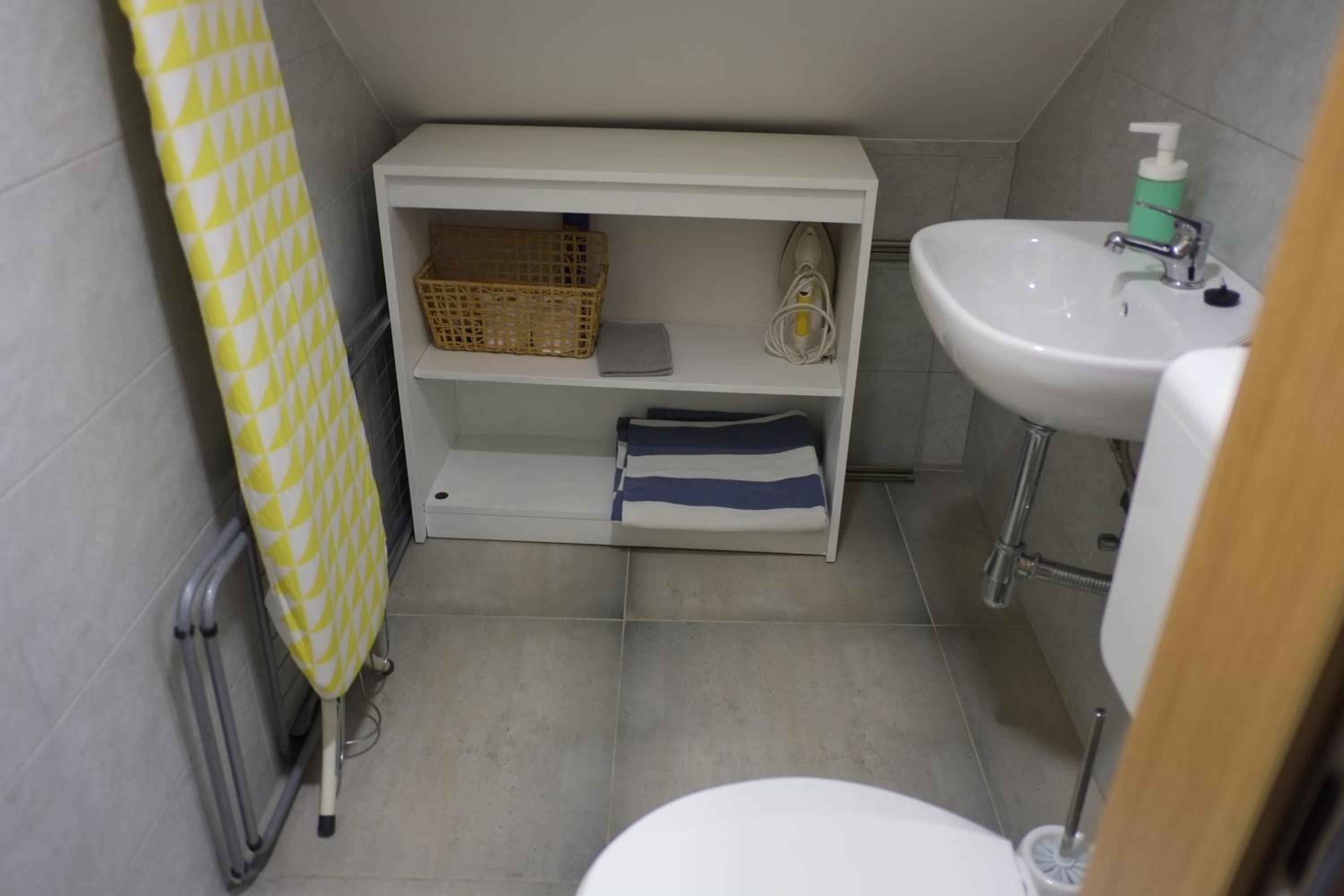 One-Bedroom Apartment - Photo 84